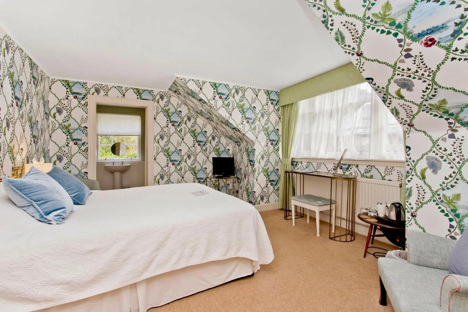 Bedroom, Bed in The Creggans Inn