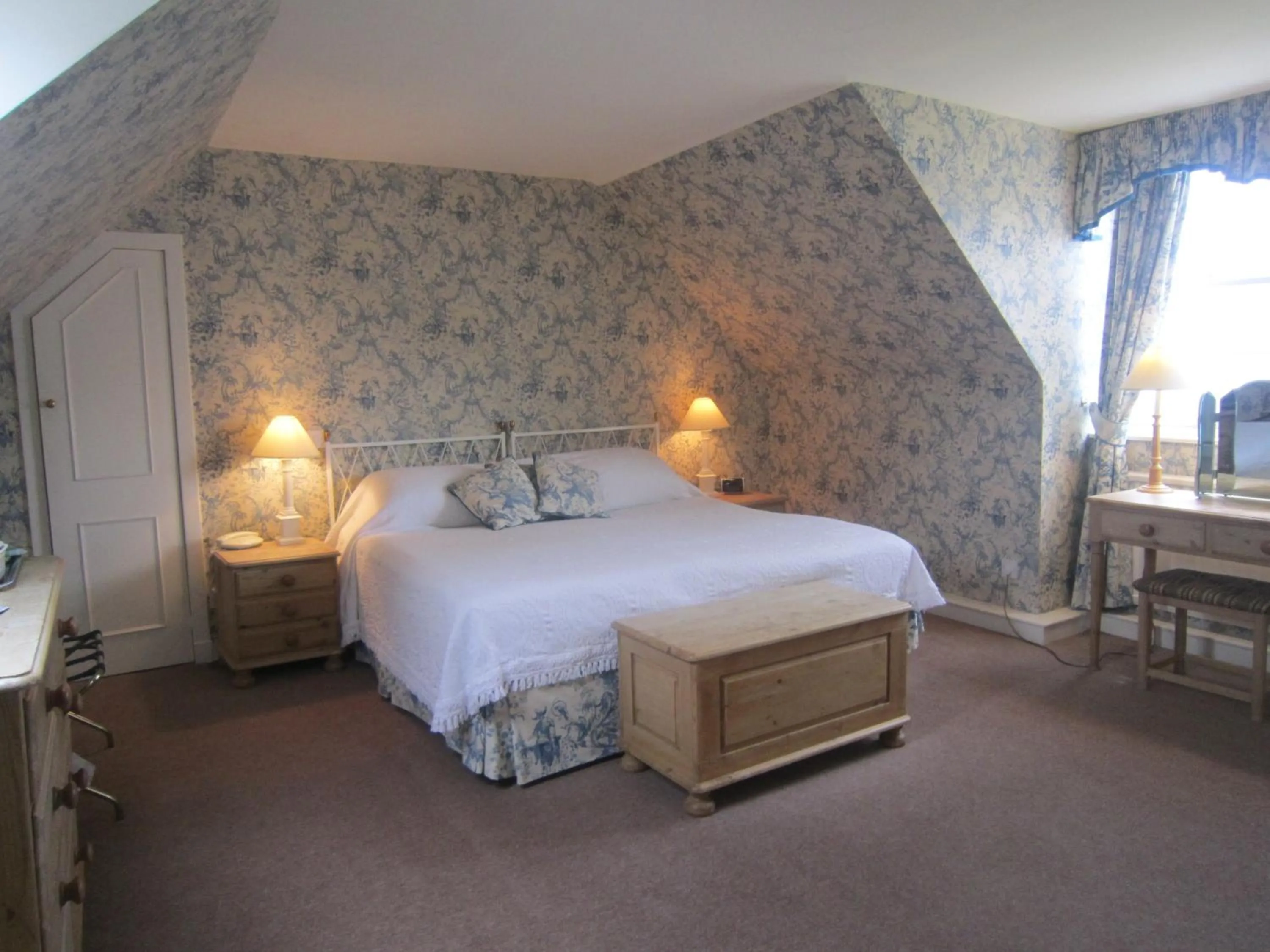 Bedroom, Bed in The Creggans Inn
