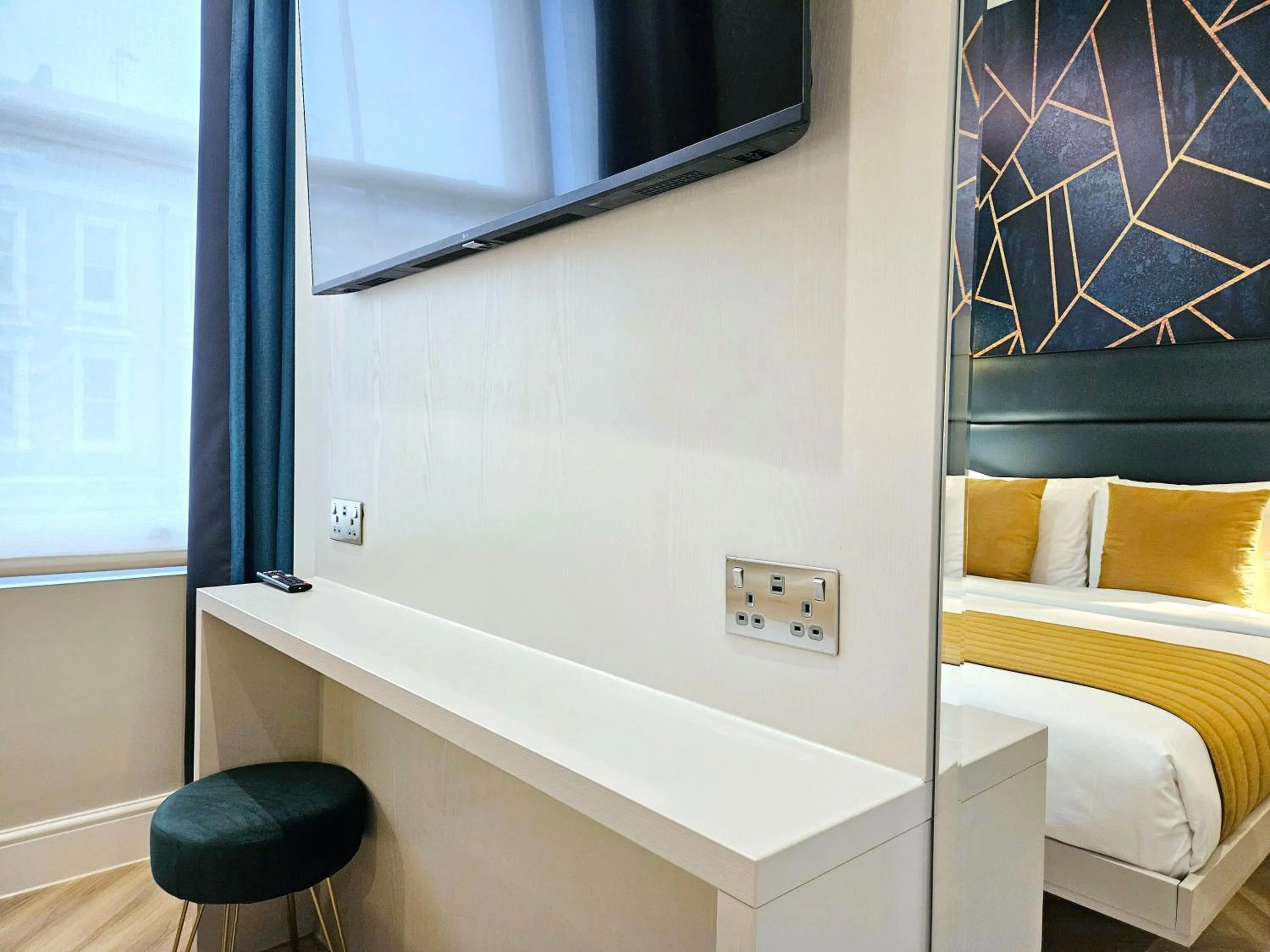 TV and multimedia, Bed in West Brompton Studios