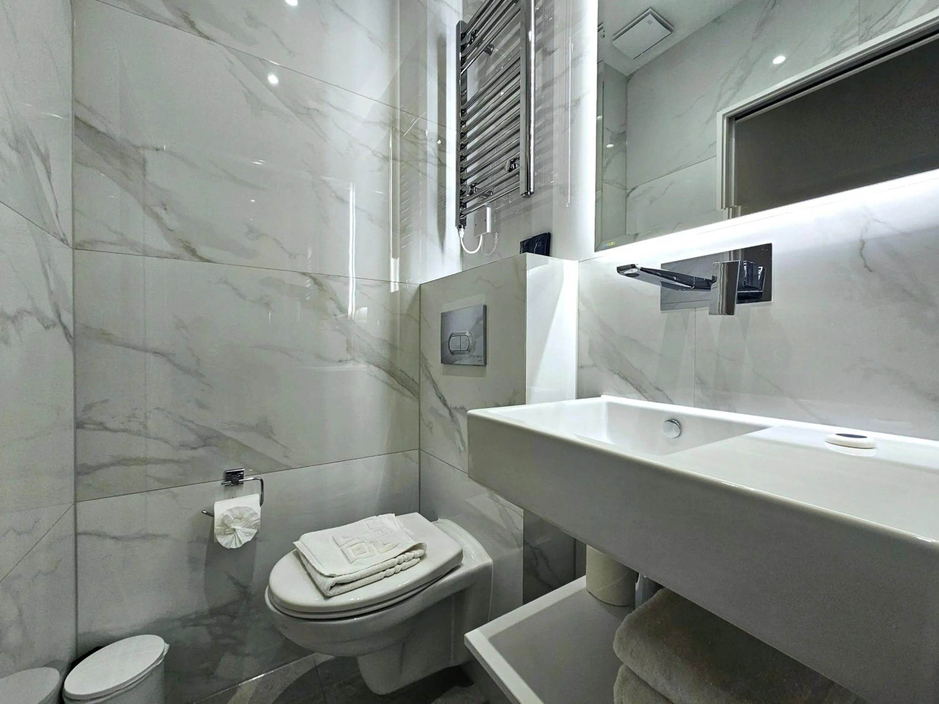 Toilet in West Brompton Studios