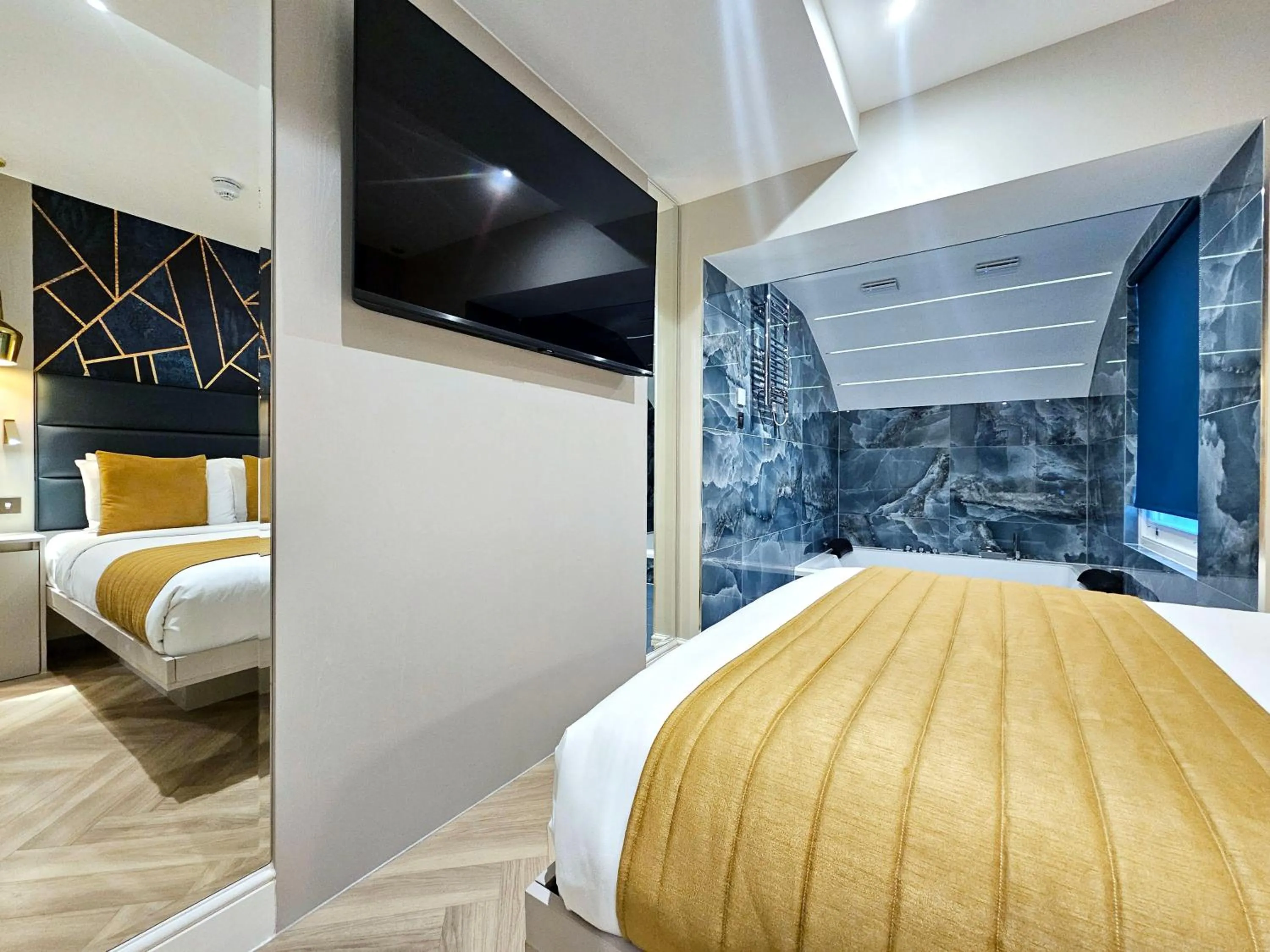 Hot Tub, Bed in West Brompton Studios