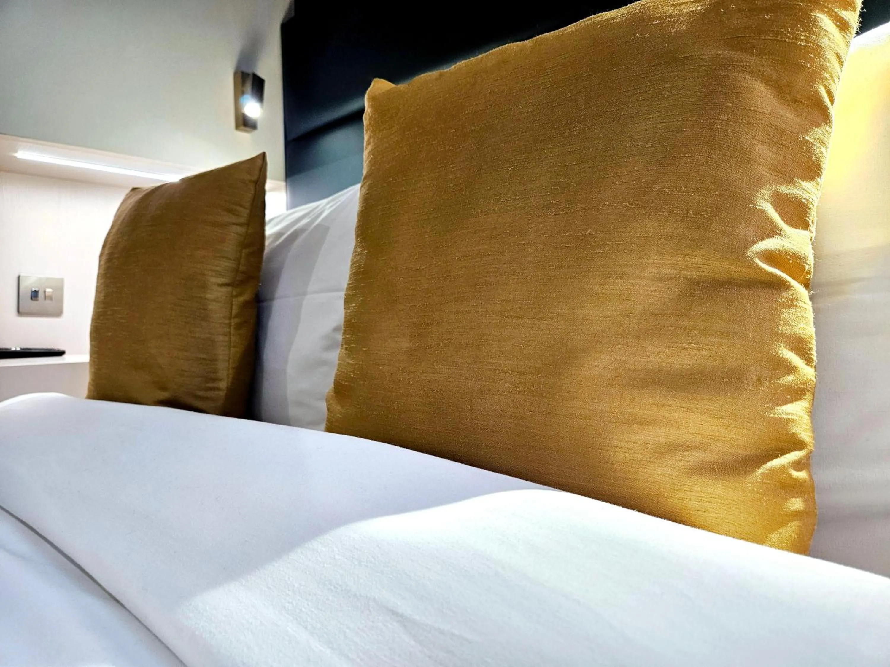 Bed in West Brompton Studios