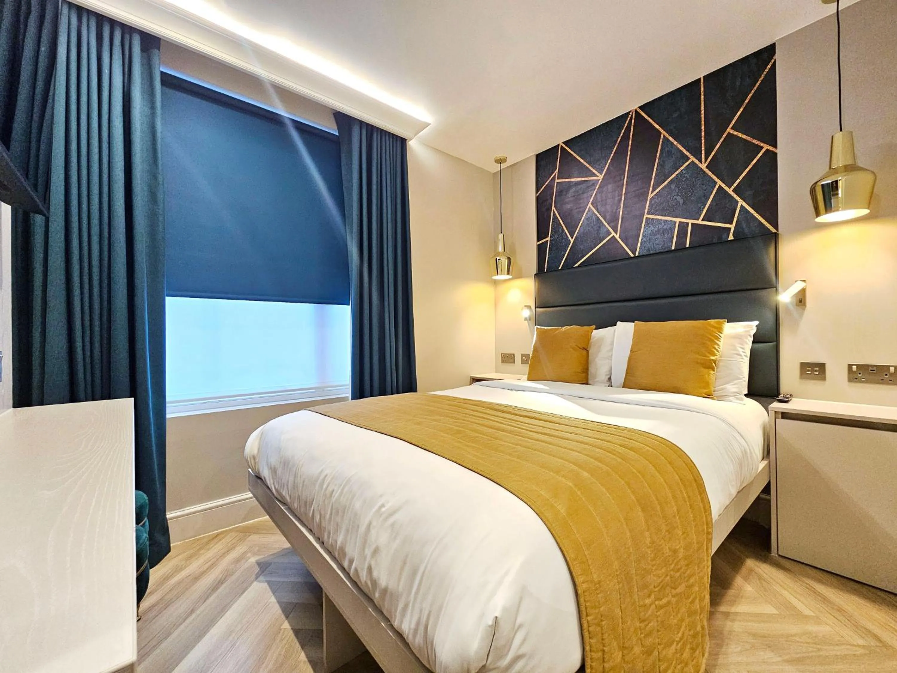 Photo of the whole room, Bed in West Brompton Studios