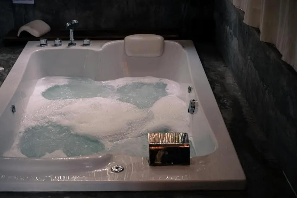 Hot Tub in Orchard Pa La U