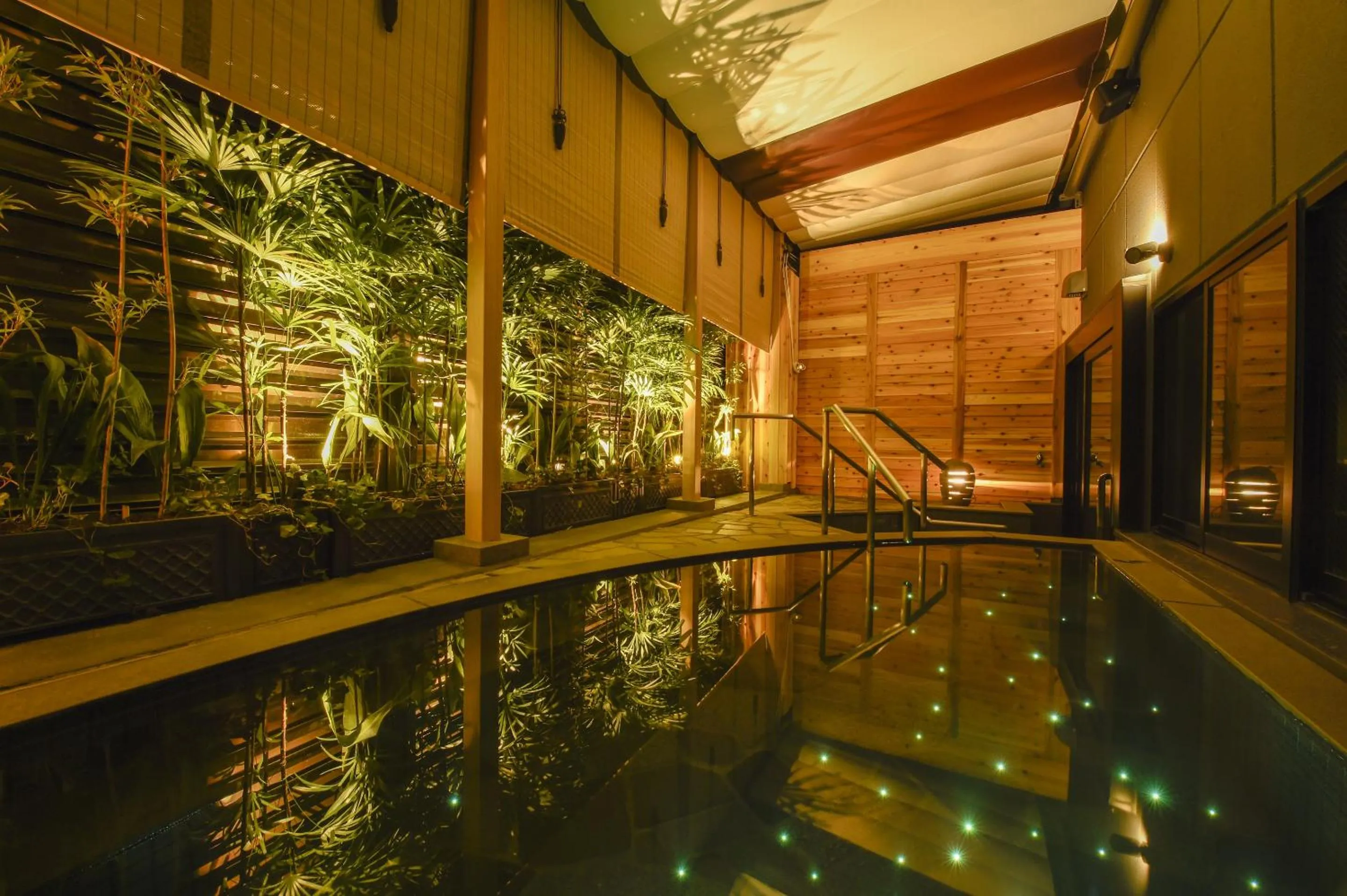 Swimming pool in Capsule Hotel Anshin Oyado Premium Resort Kyoto Shijo Karasuma