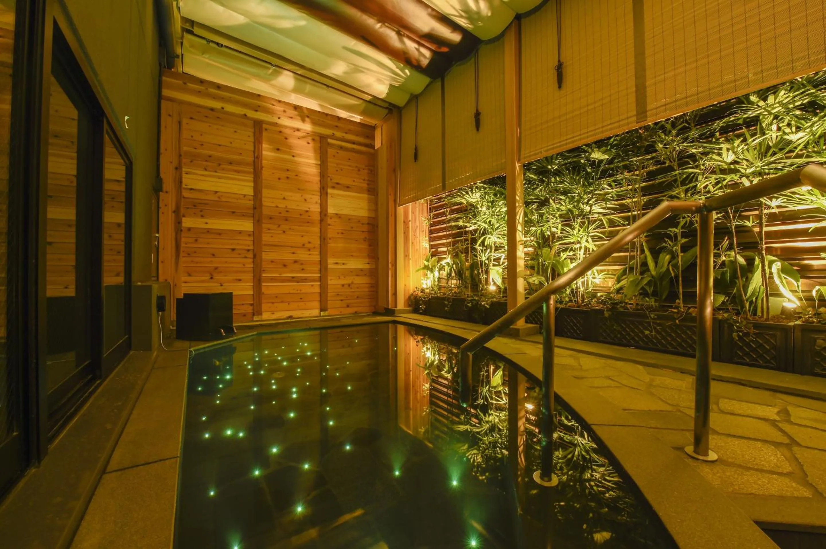 Swimming pool in Capsule Hotel Anshin Oyado Premium Resort Kyoto Shijo Karasuma