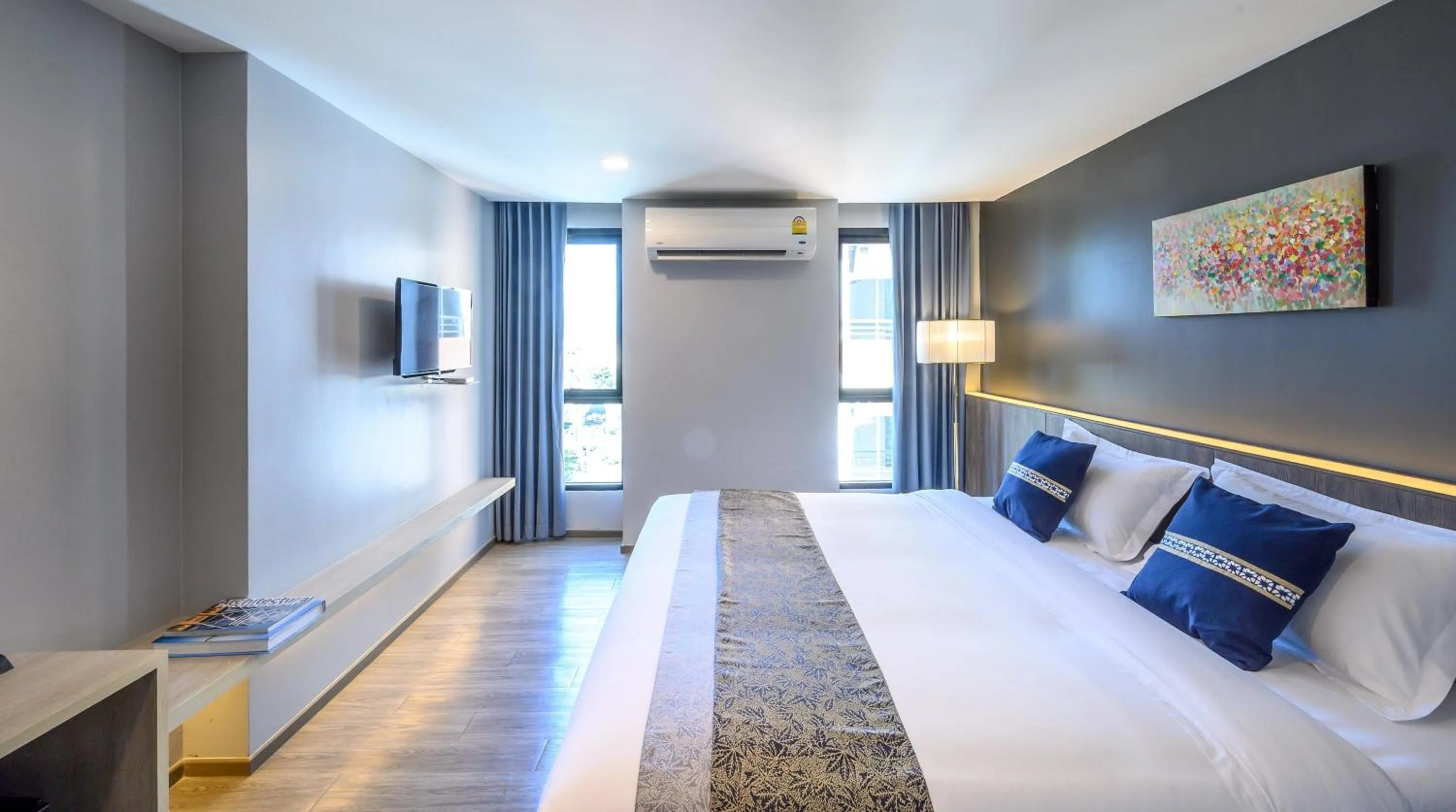 Communal lounge/ TV room in IWISH Hotel