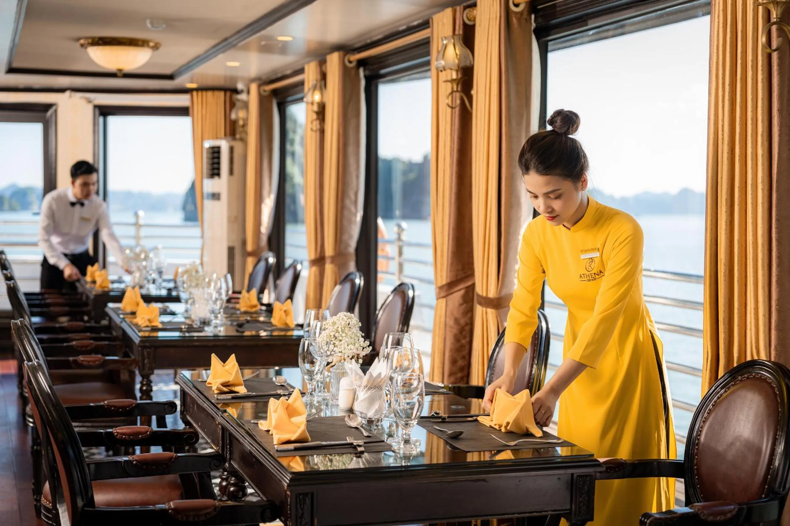 Restaurant/places to eat in Athena Royal Cruise - Luxury in Halong Bay
