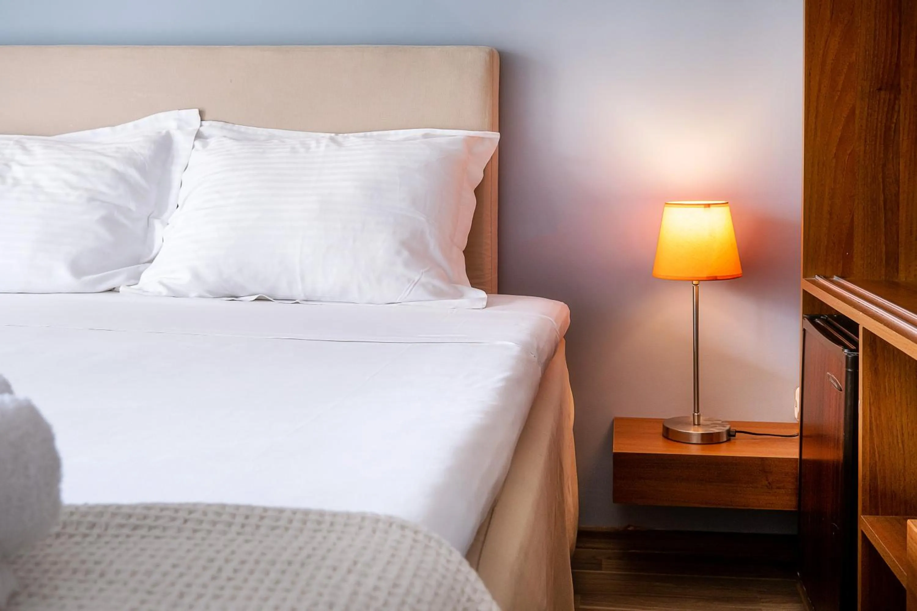 Bedroom, Bed in Kamari Beach Hotel