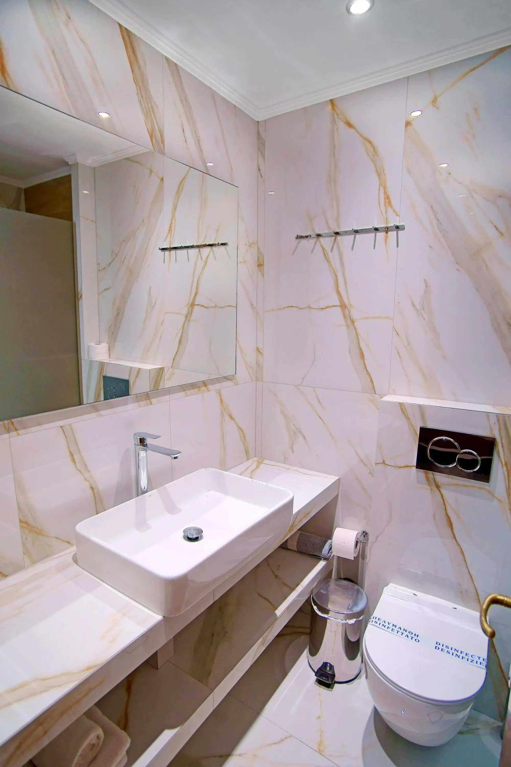 Shower in Kyparissia Beach Hotel