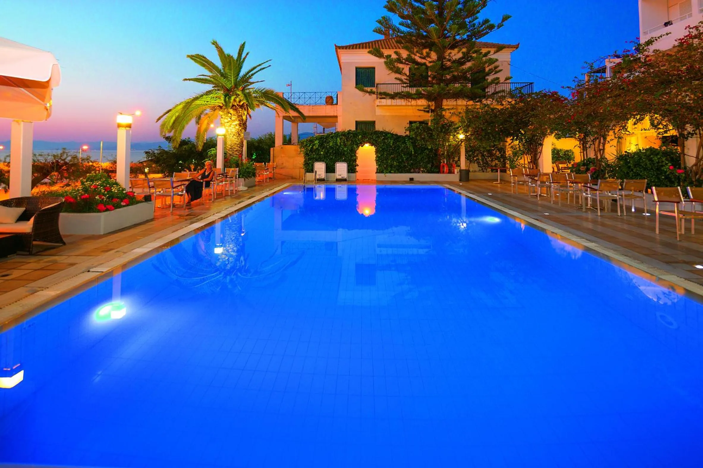 Swimming pool in Kyparissia Beach Hotel