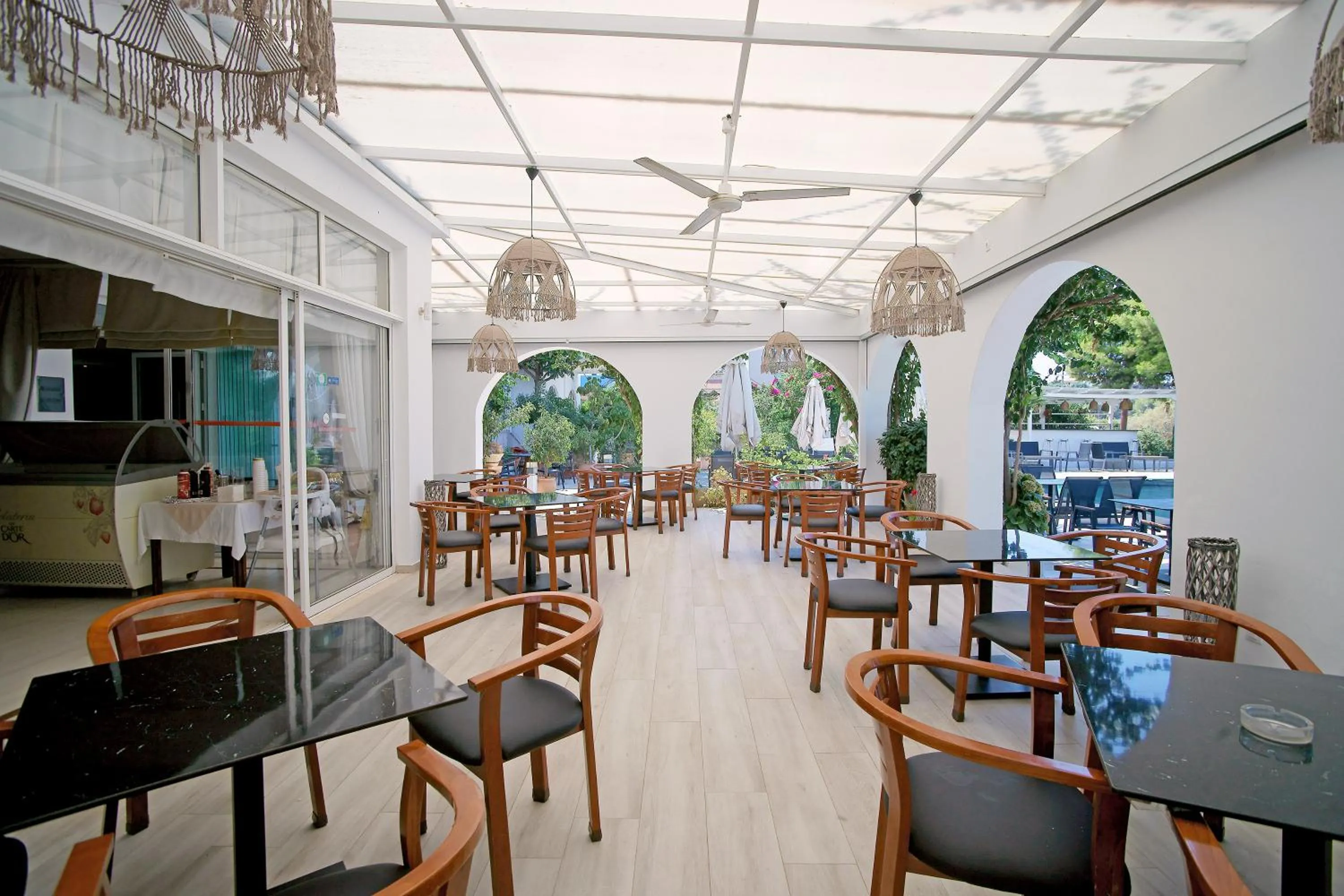 Restaurant/places to eat in Kyparissia Beach Hotel