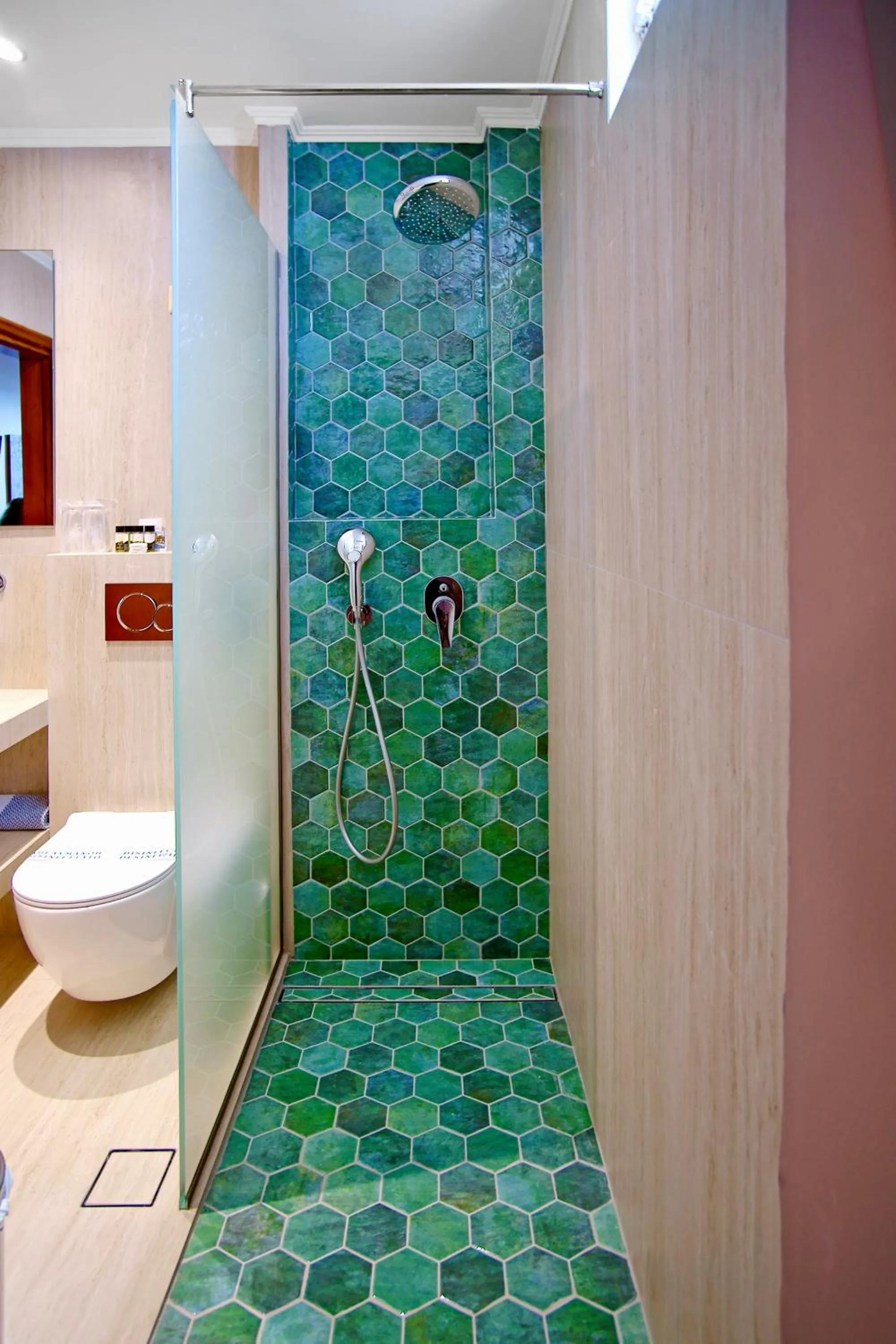 Shower in Kyparissia Beach Hotel