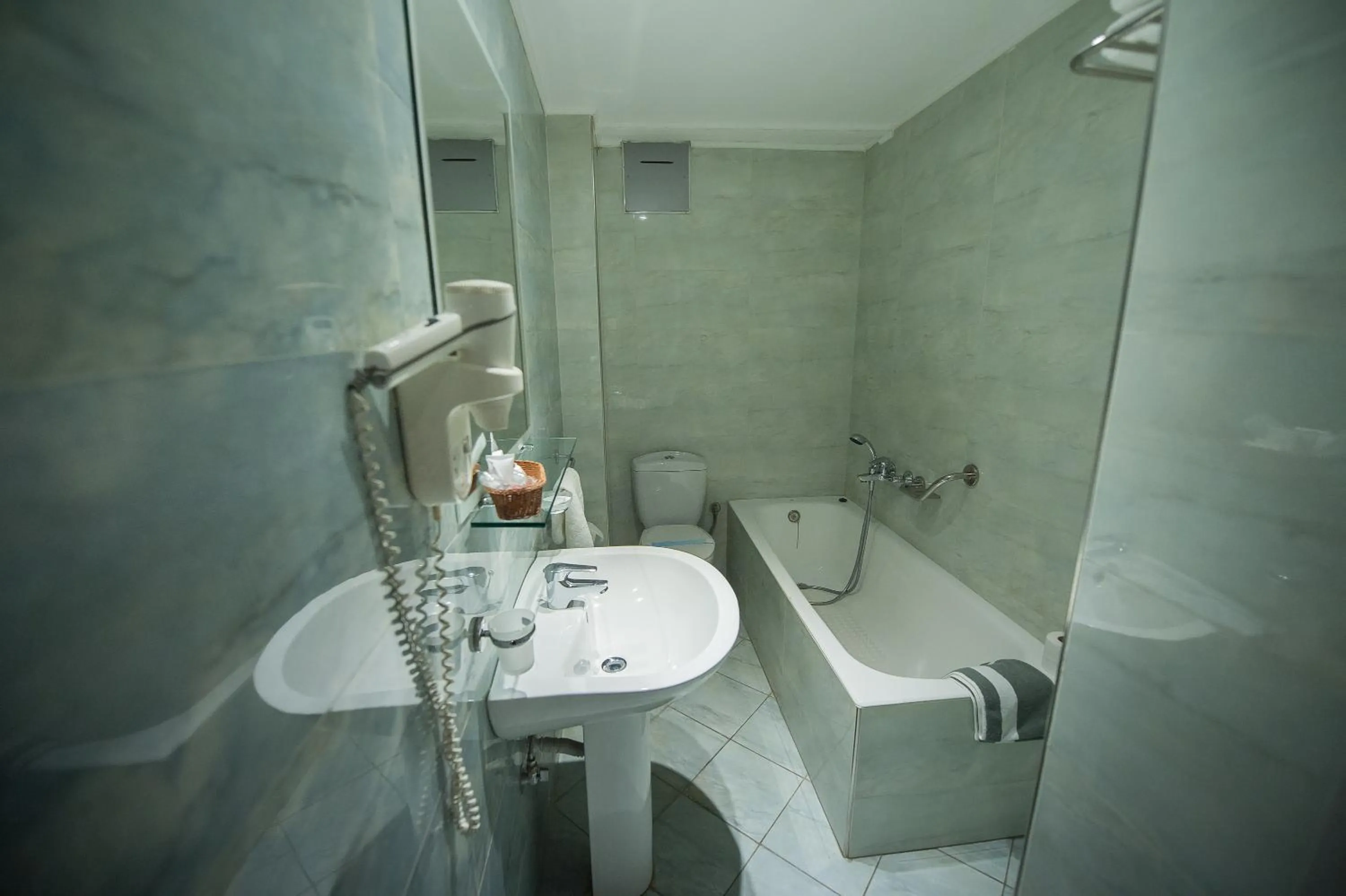 Bathroom in Hotel Olympos