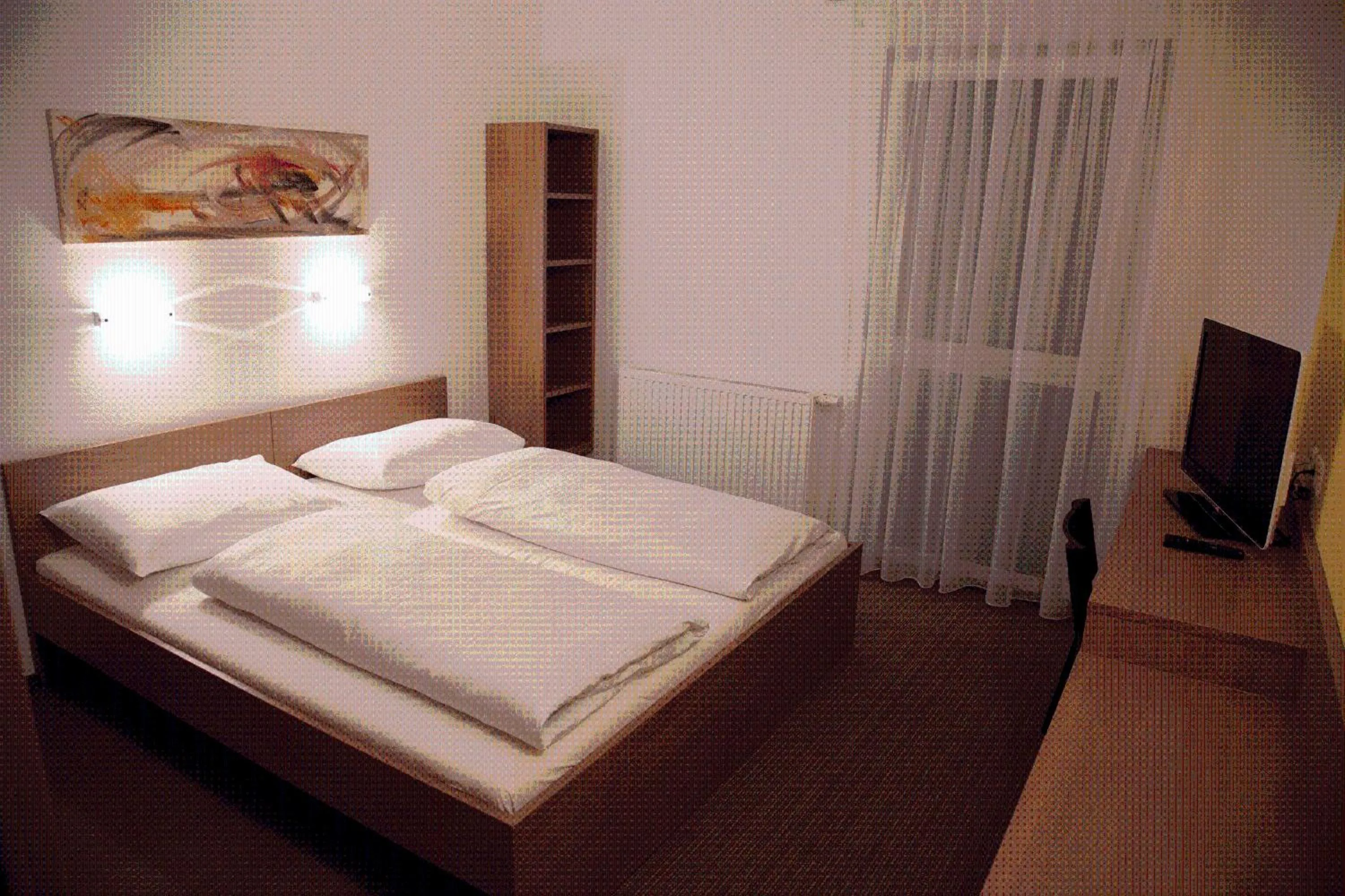 Bed in Fair-Price-Hotel