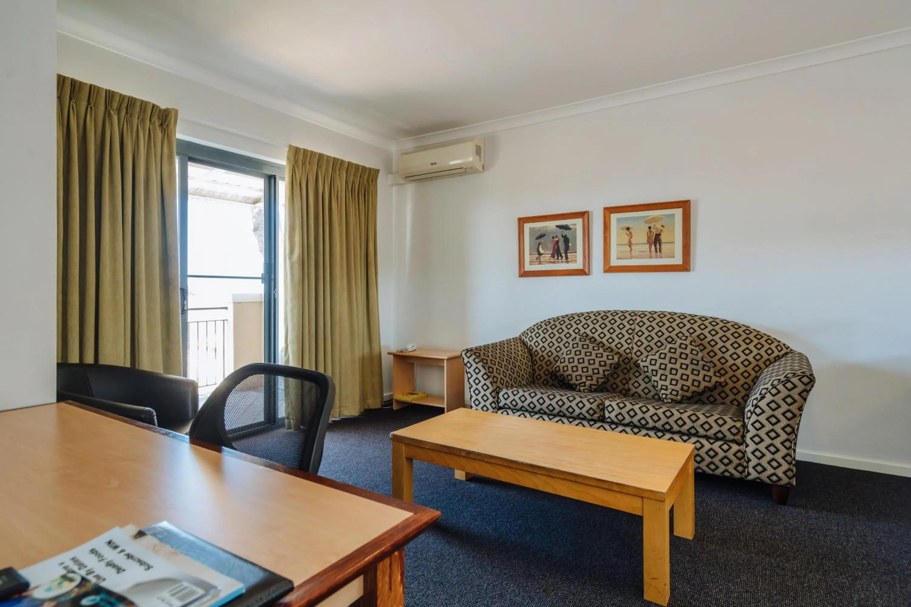 Living room in Canning Bridge Auto Lodge