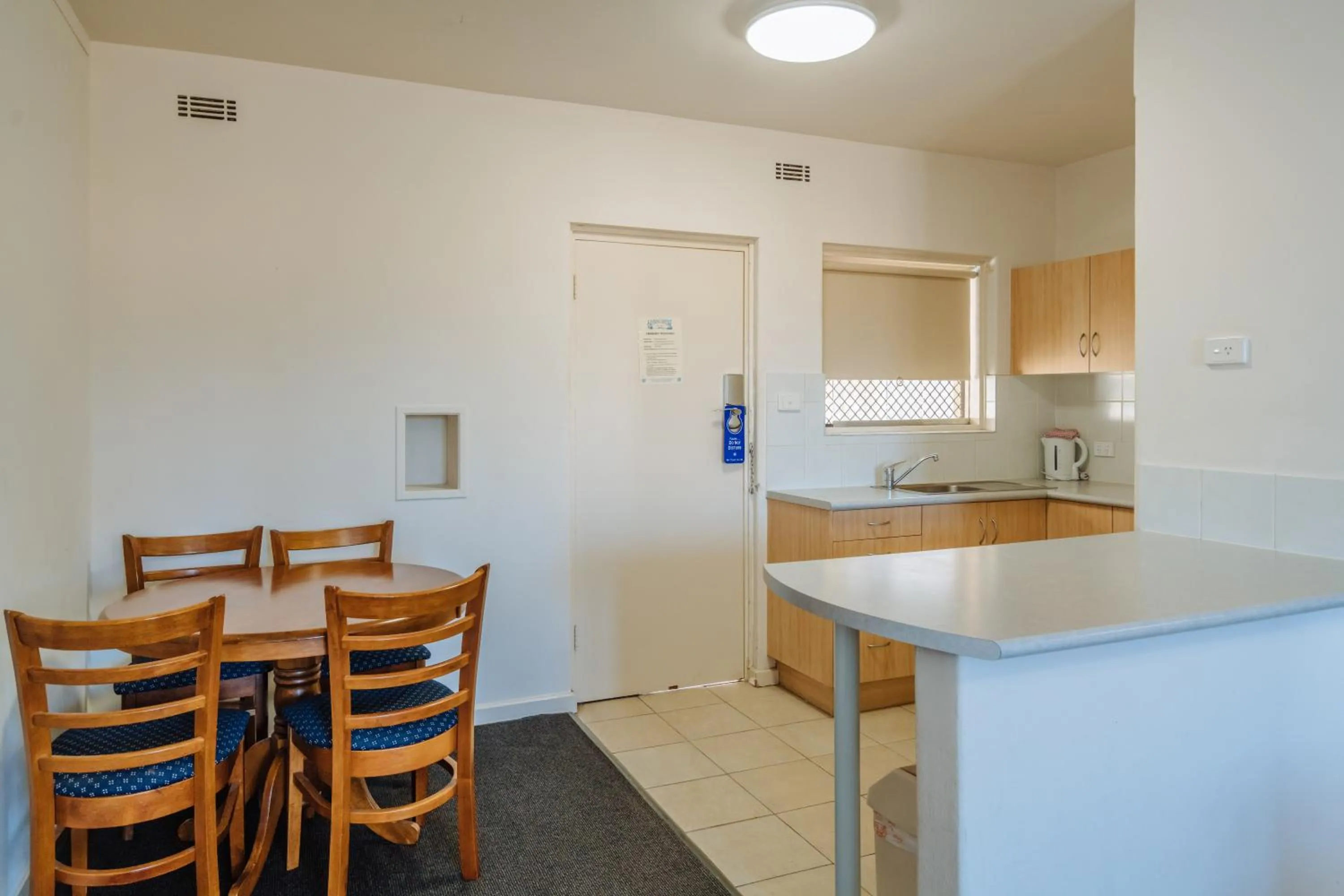 Kitchen or kitchenette in Canning Bridge Auto Lodge