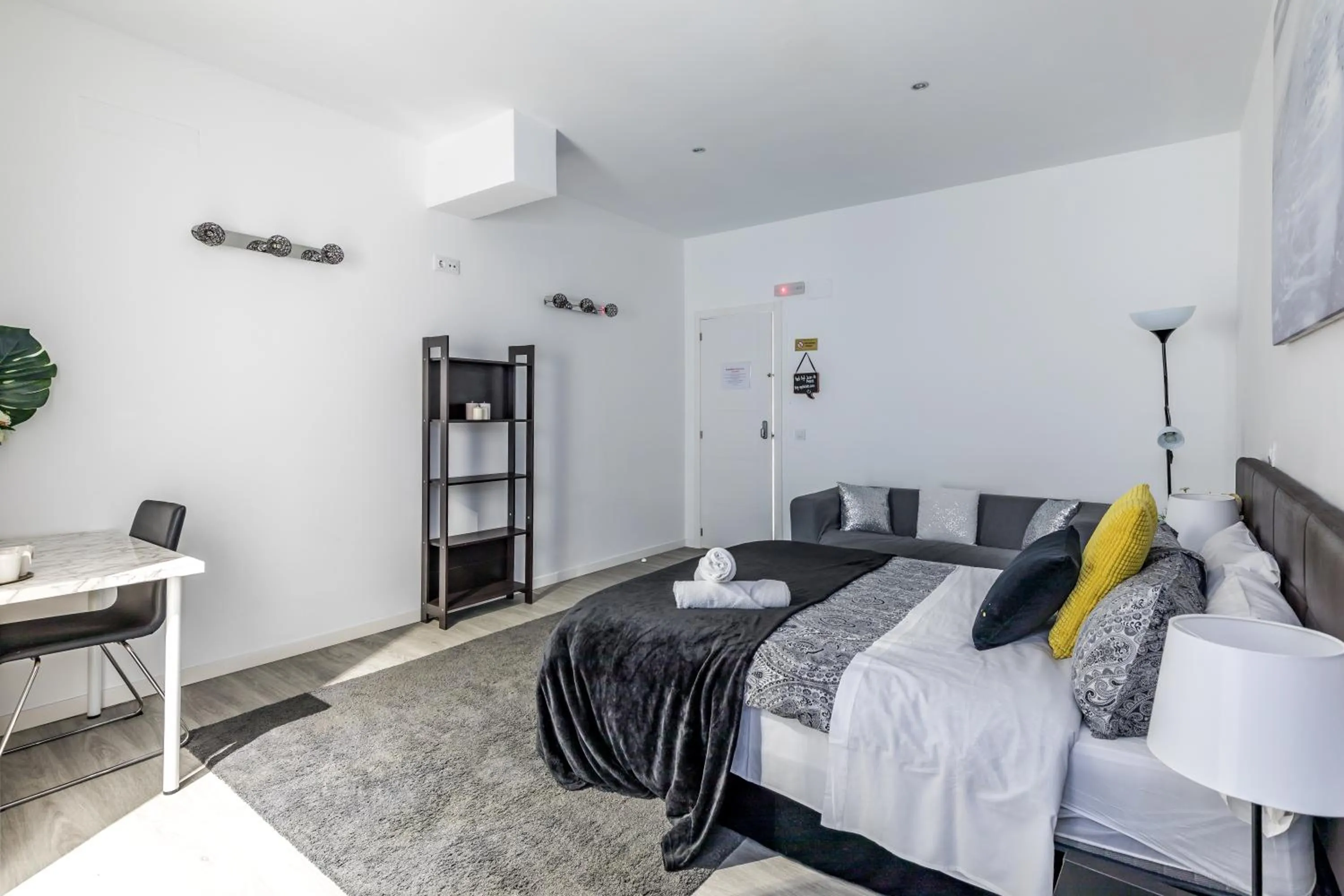 Bed in AYZ Juan de Mena - Auto check-in property