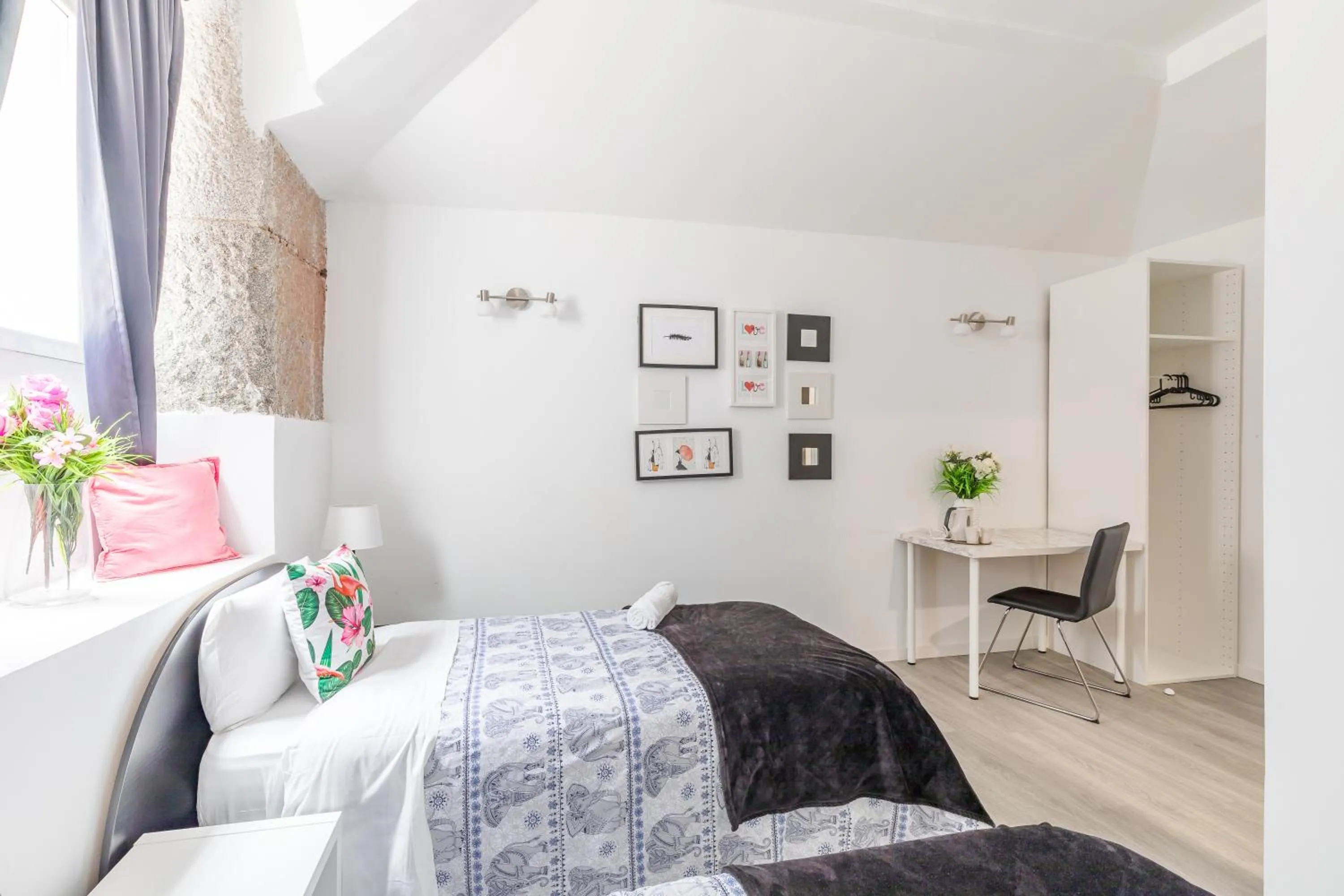 Bed in AYZ Juan de Mena - Auto check-in property