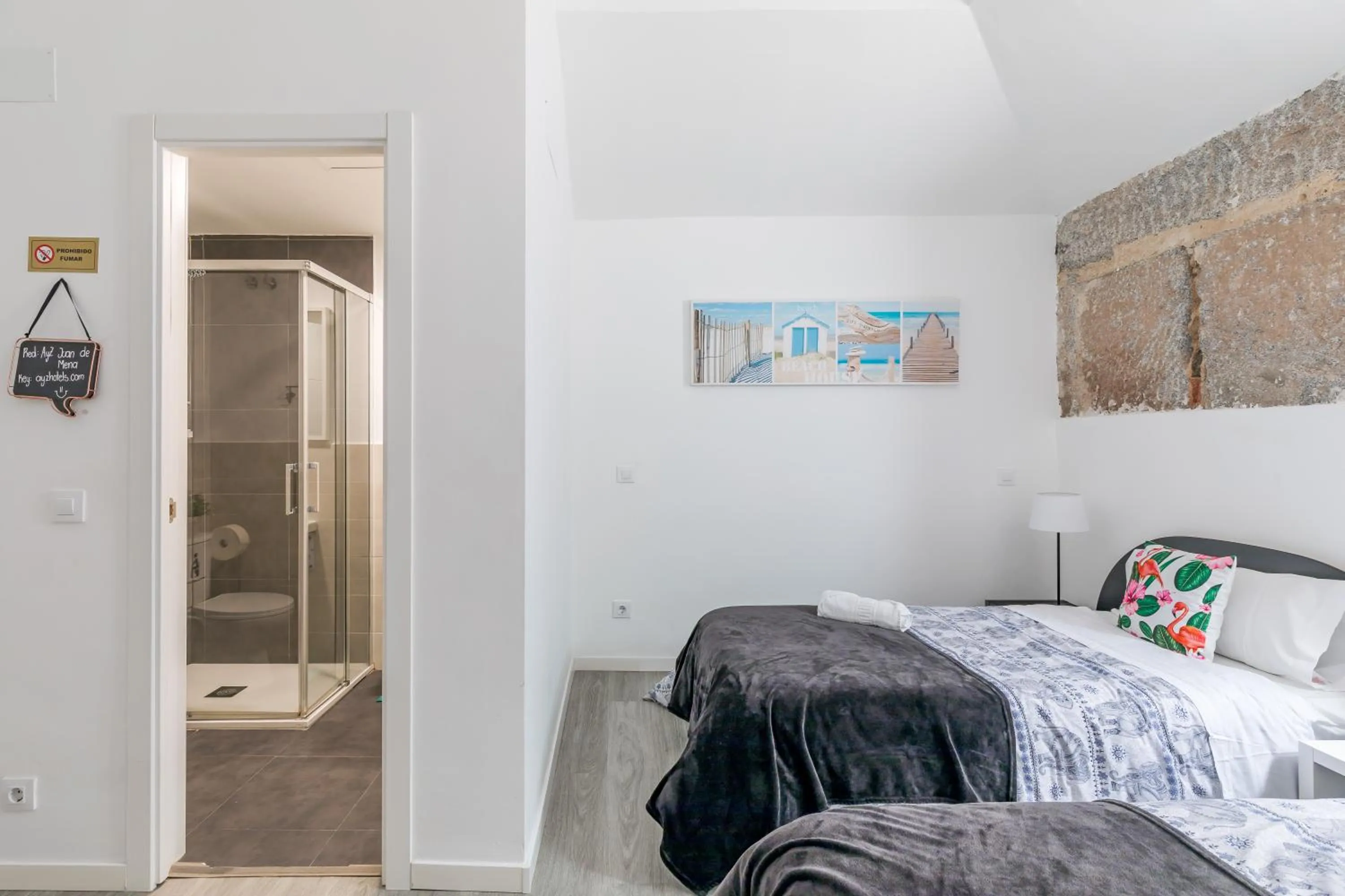 Bed in AYZ Juan de Mena - Auto check-in property