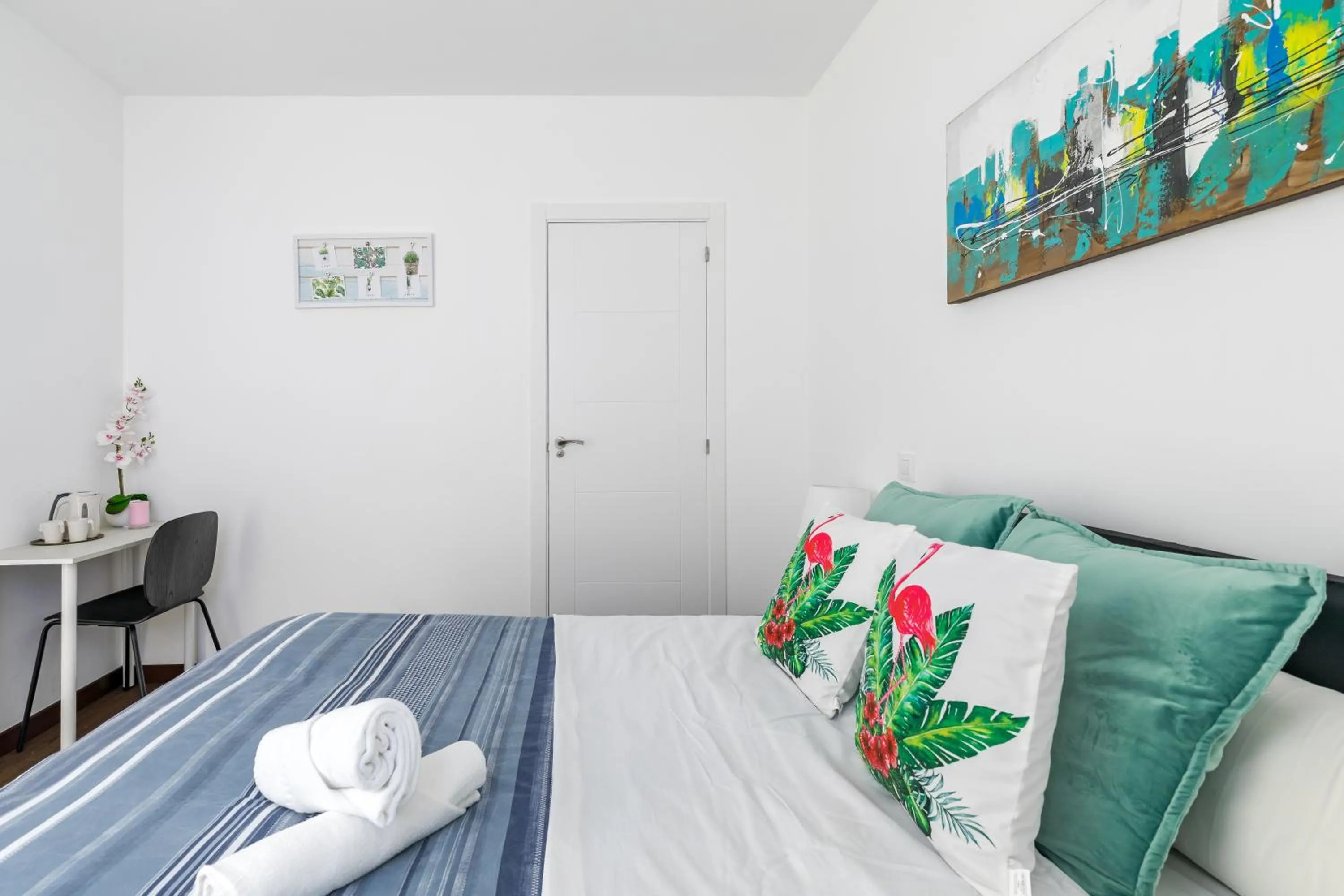 Bed in AYZ Juan de Mena - Auto check-in property