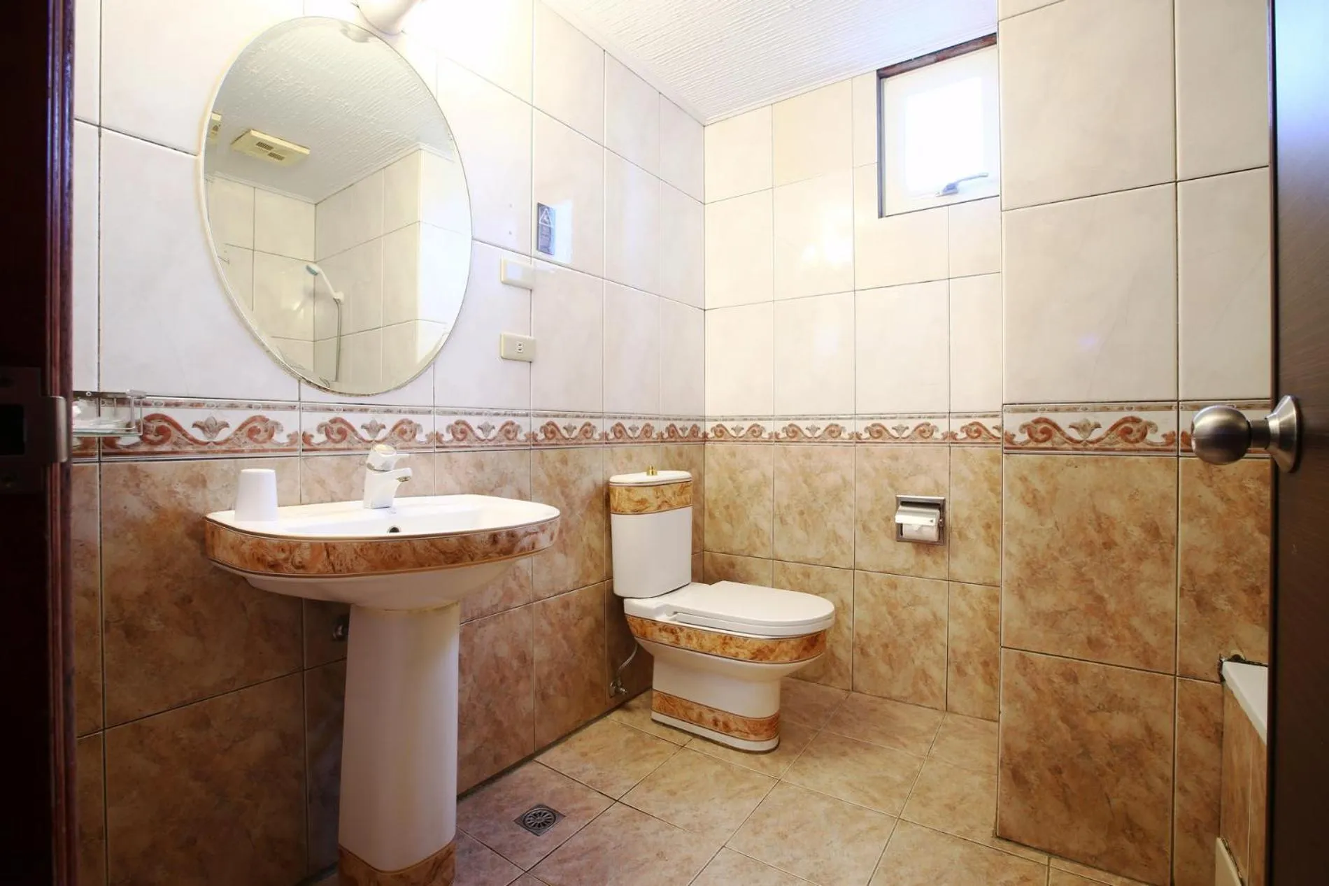 Bathroom in Hua Du Hotel