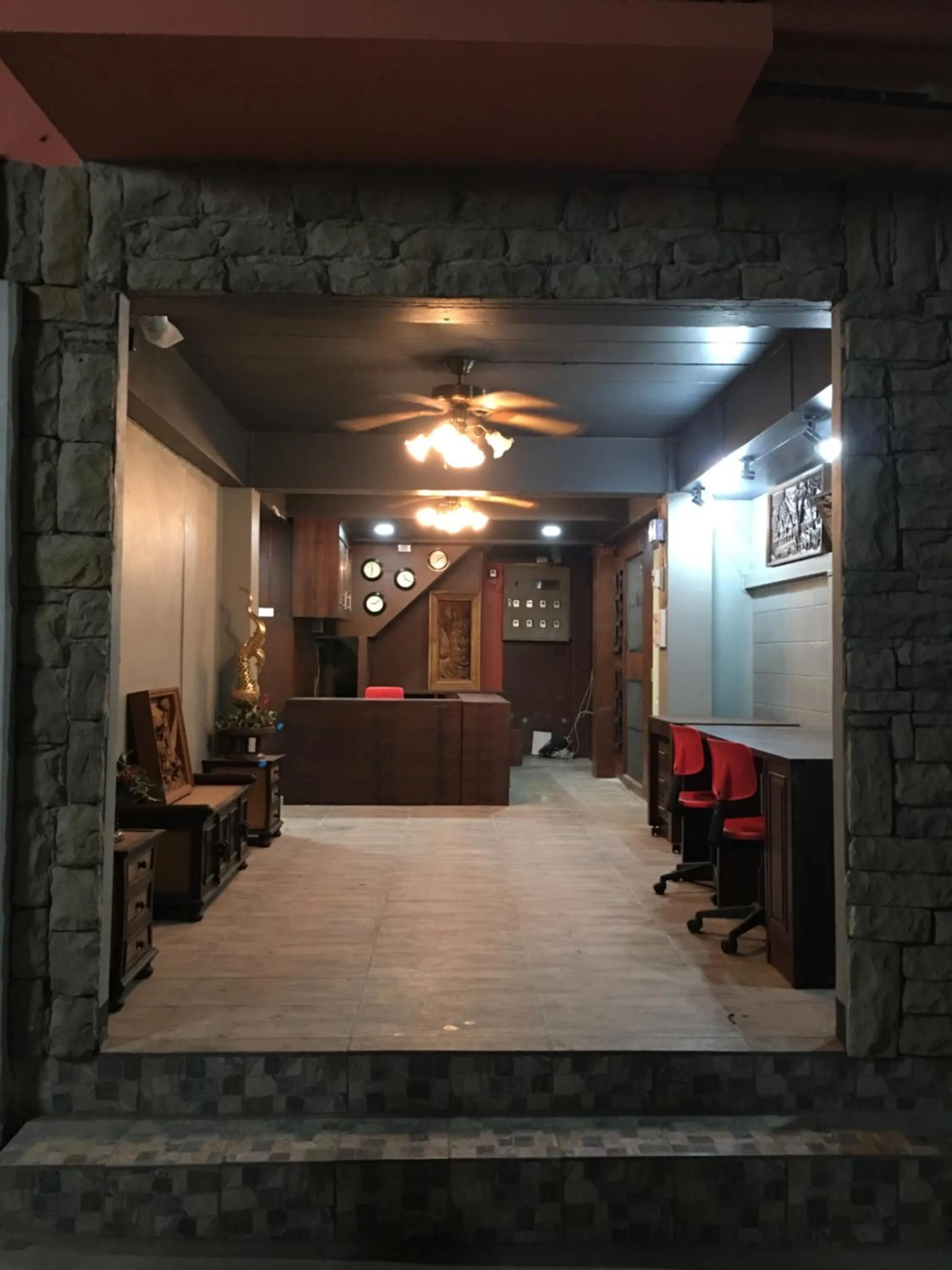 Facade/entrance in 4J Lodge