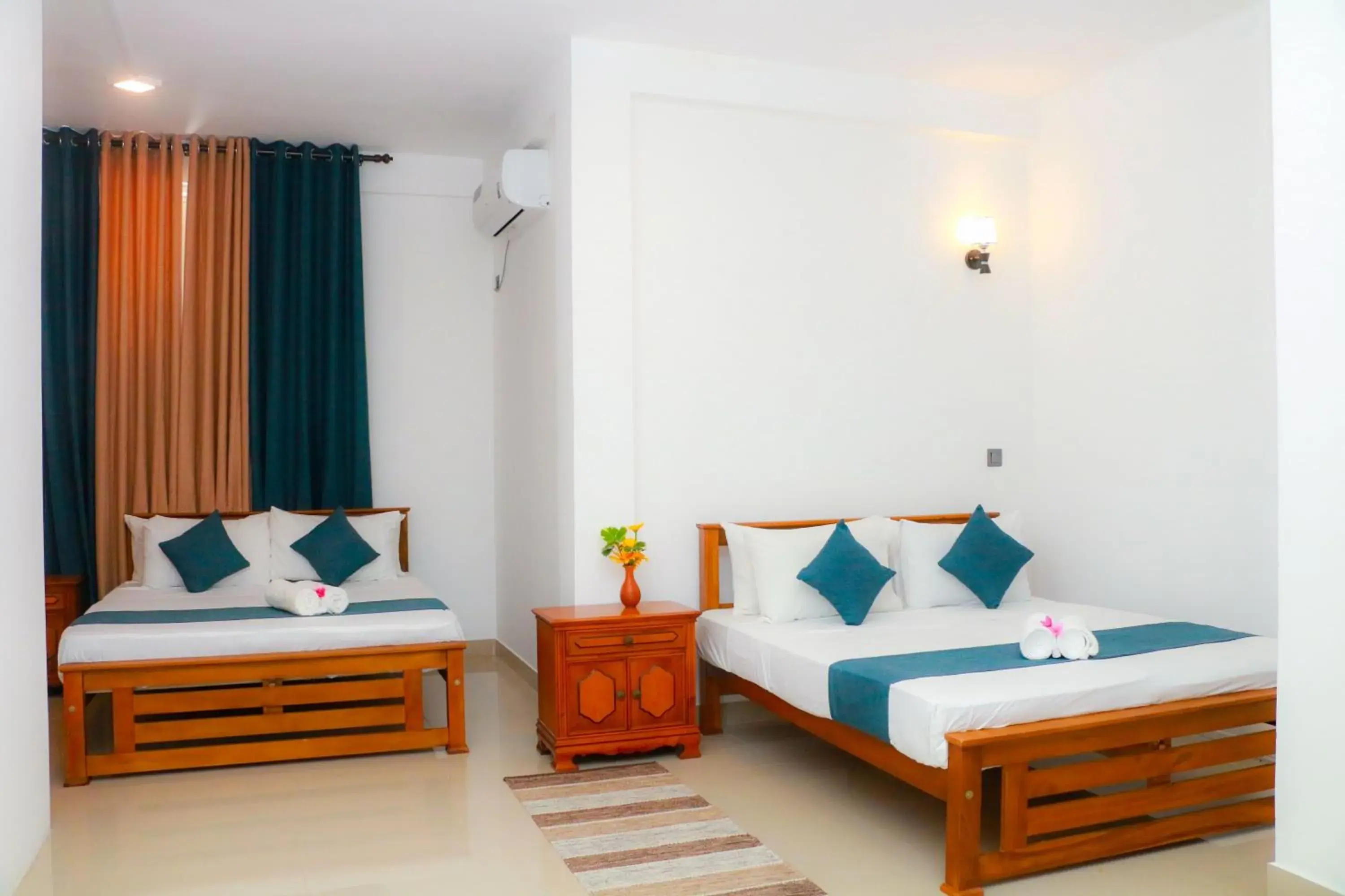 Deluxe Family Room in Queens Beach Hotel Deluxe Family Room in Queens Beach Hotel