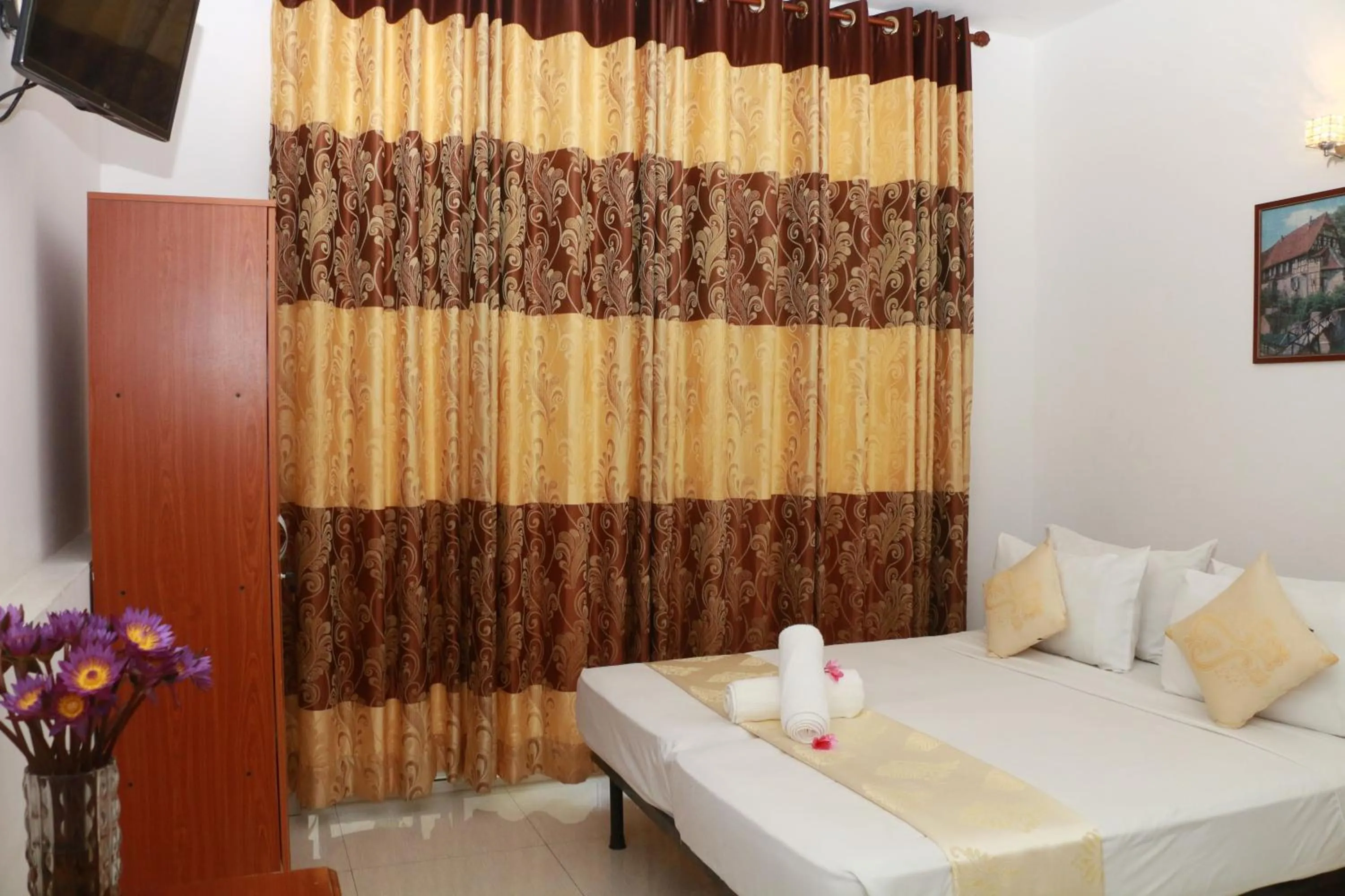 Bed in Queens Beach Hotel