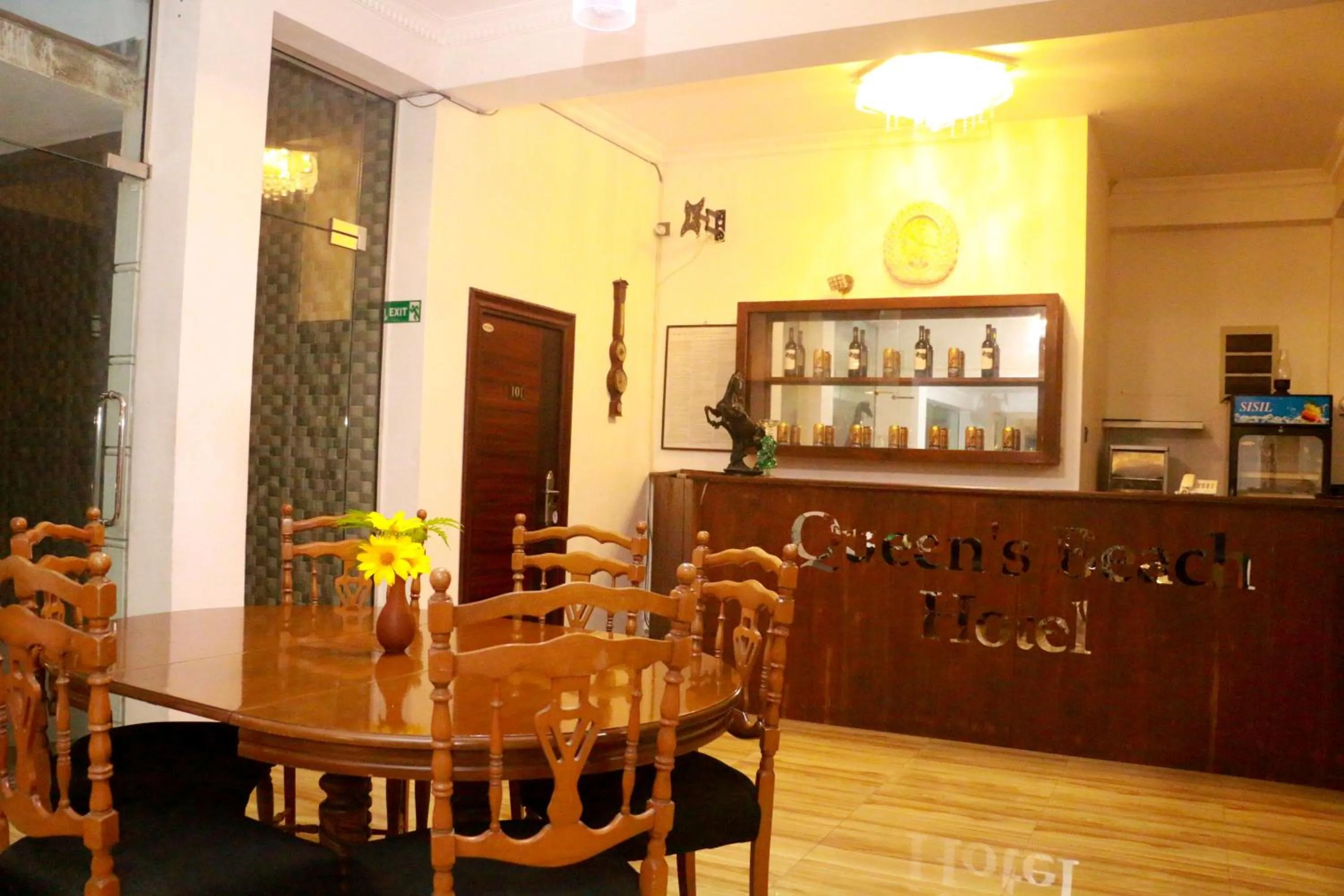 Lounge or bar in Queens Beach Hotel