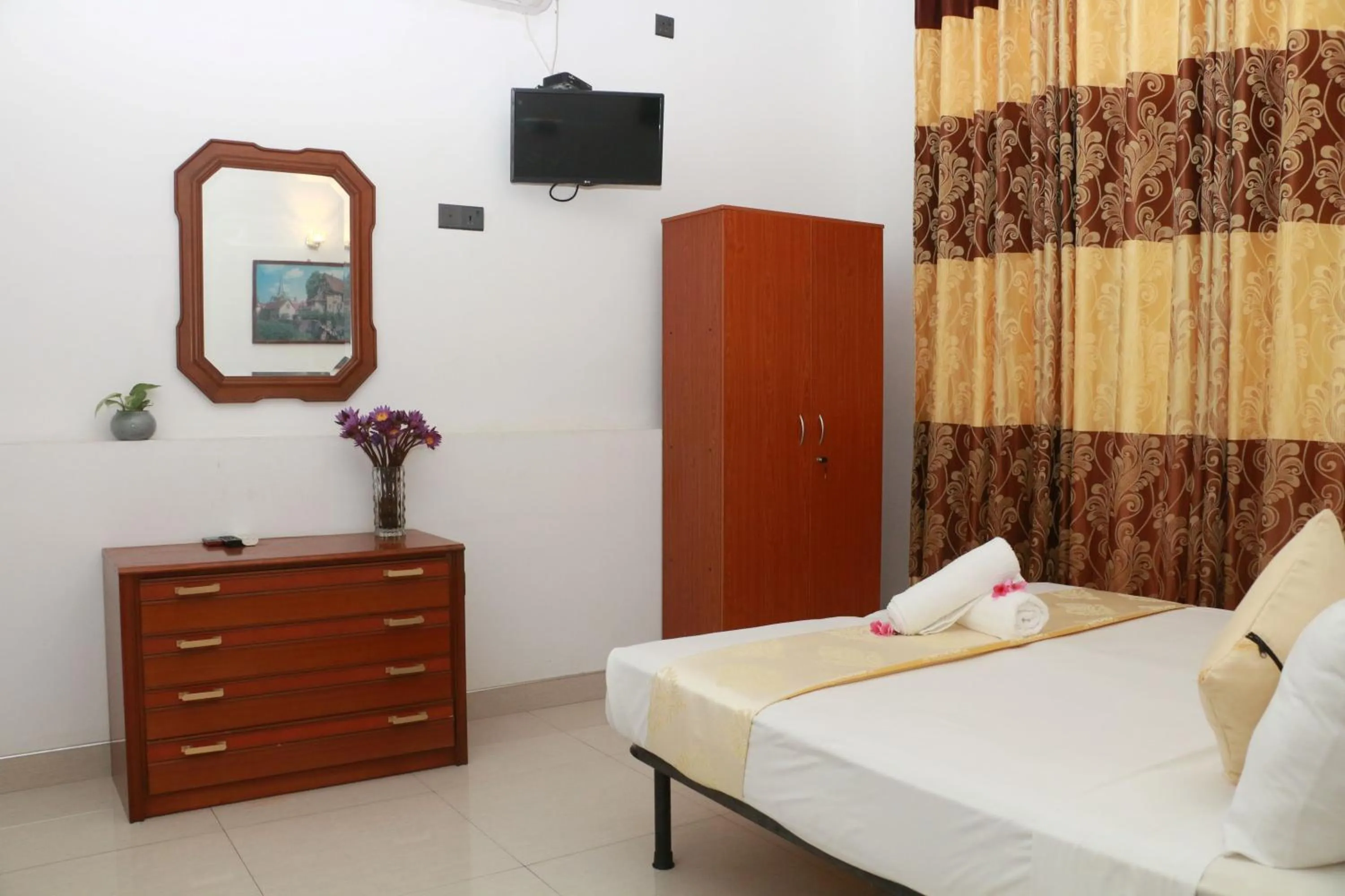 Bed in Queens Beach Hotel