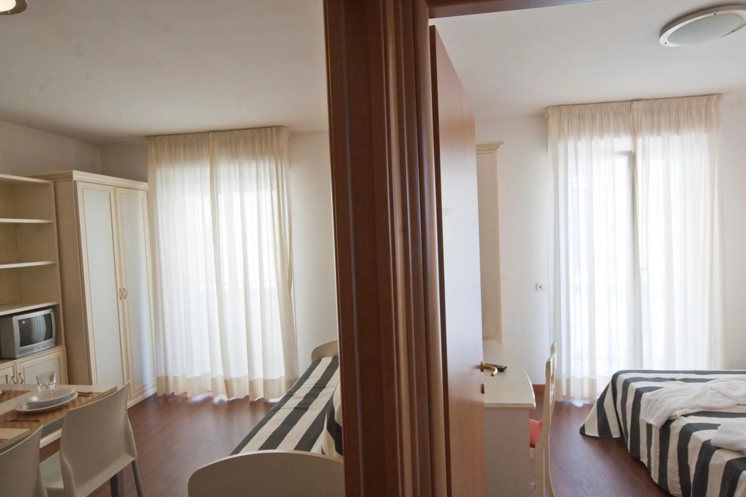 Photo of the whole room, Bed in Residence Marconi Mare