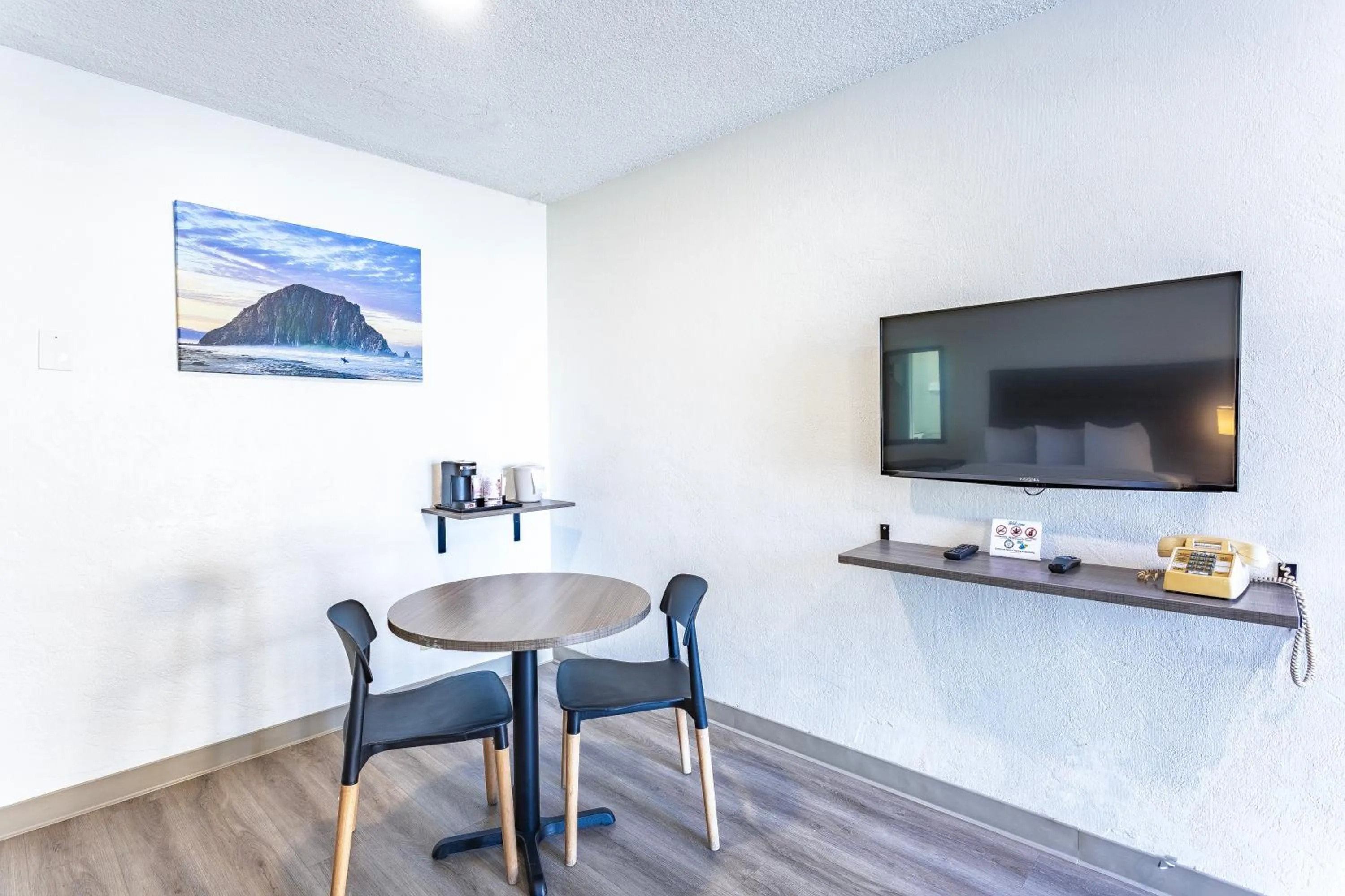 TV and multimedia in Coastal Breeze Inn