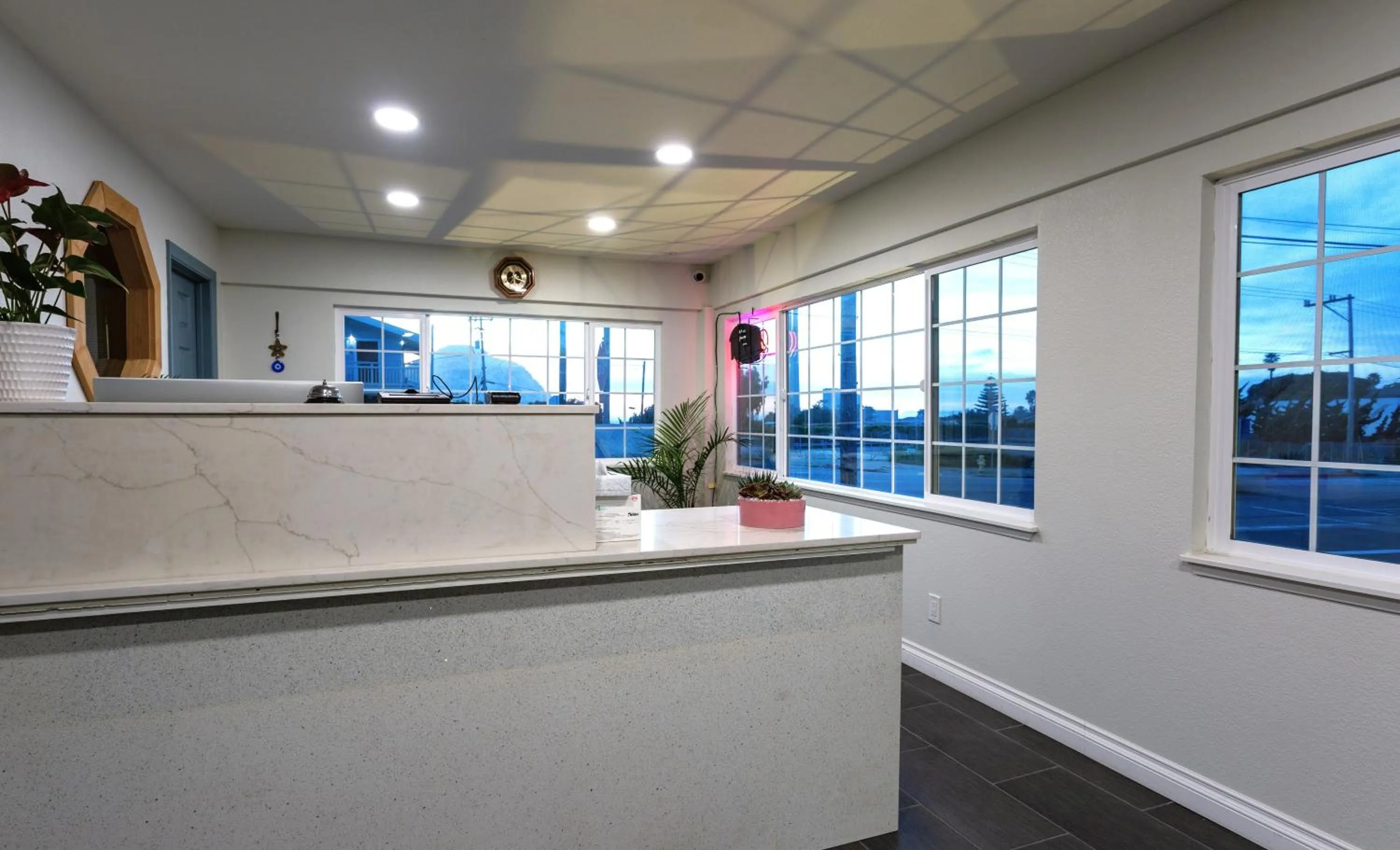 Property building in Coastal Breeze Inn