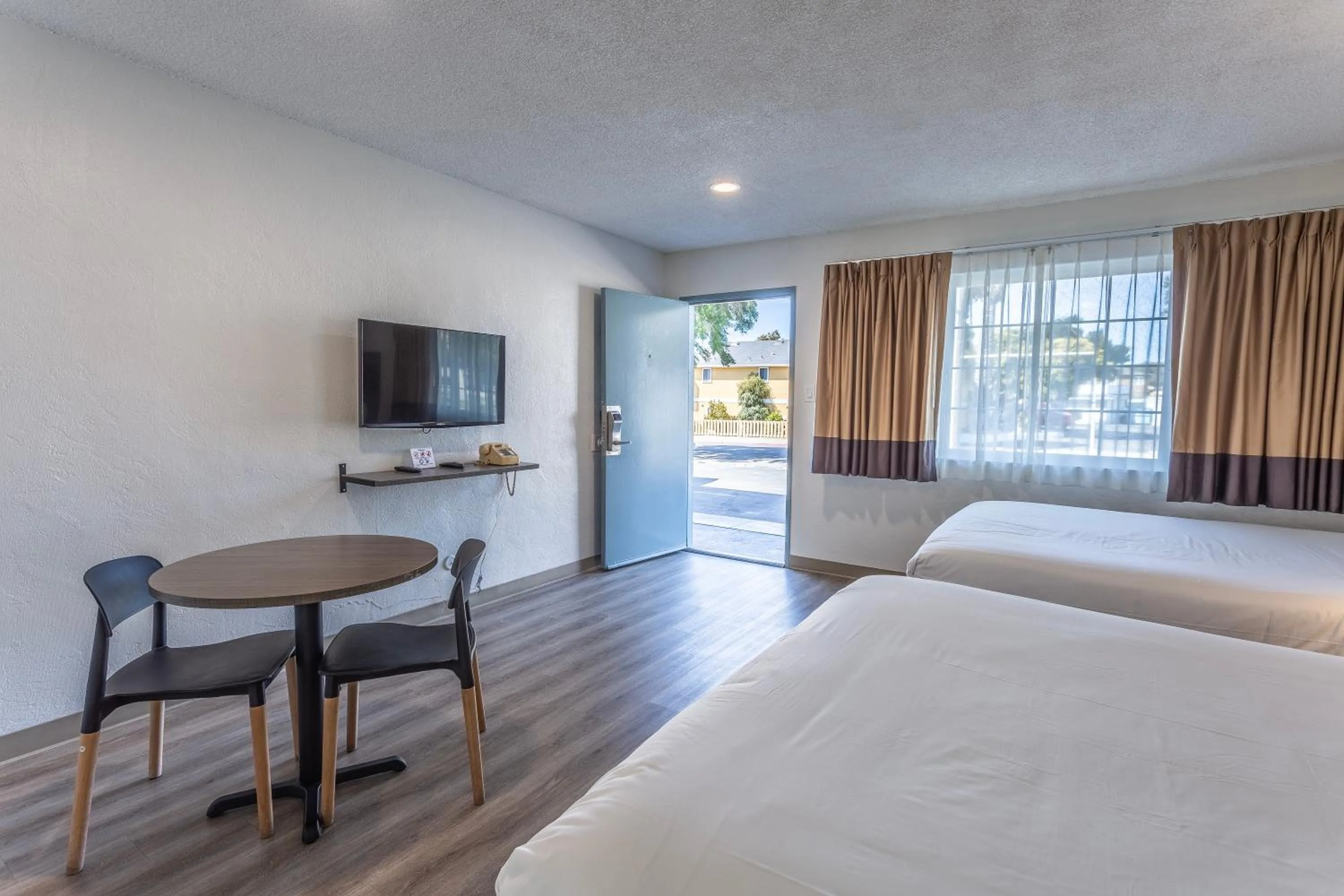 Bedroom, Bed in Coastal Breeze Inn