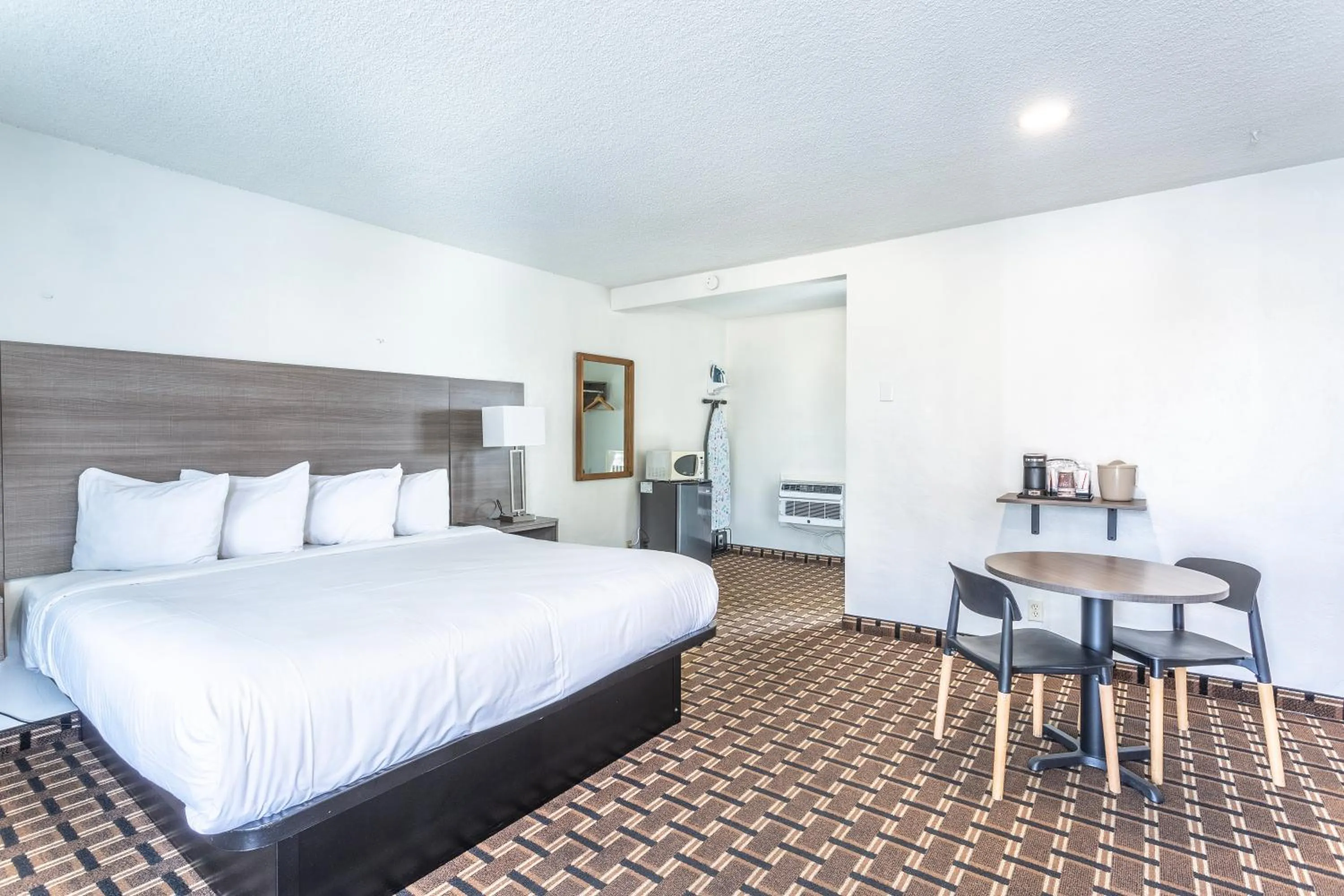 Bedroom, Bed in Coastal Breeze Inn