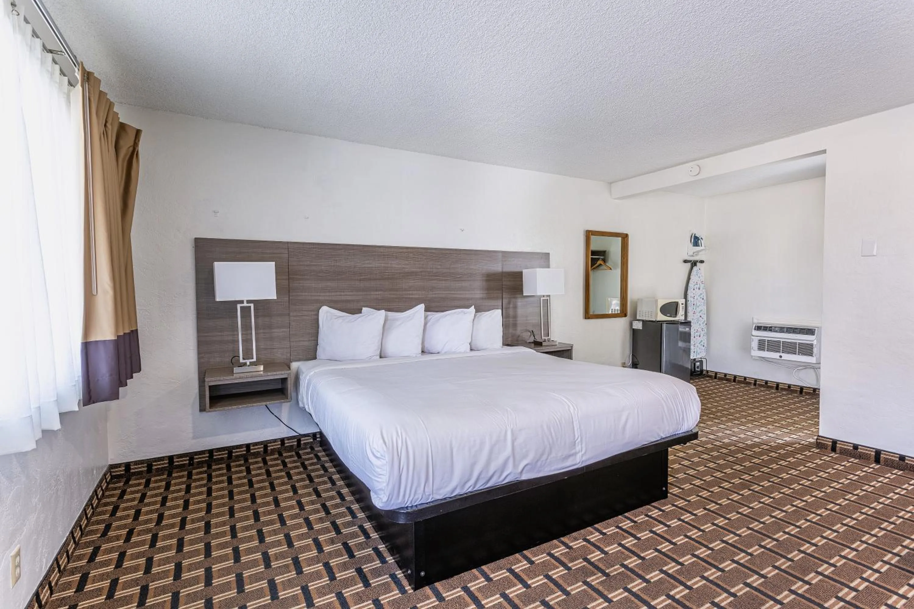 Bedroom, Bed in Coastal Breeze Inn