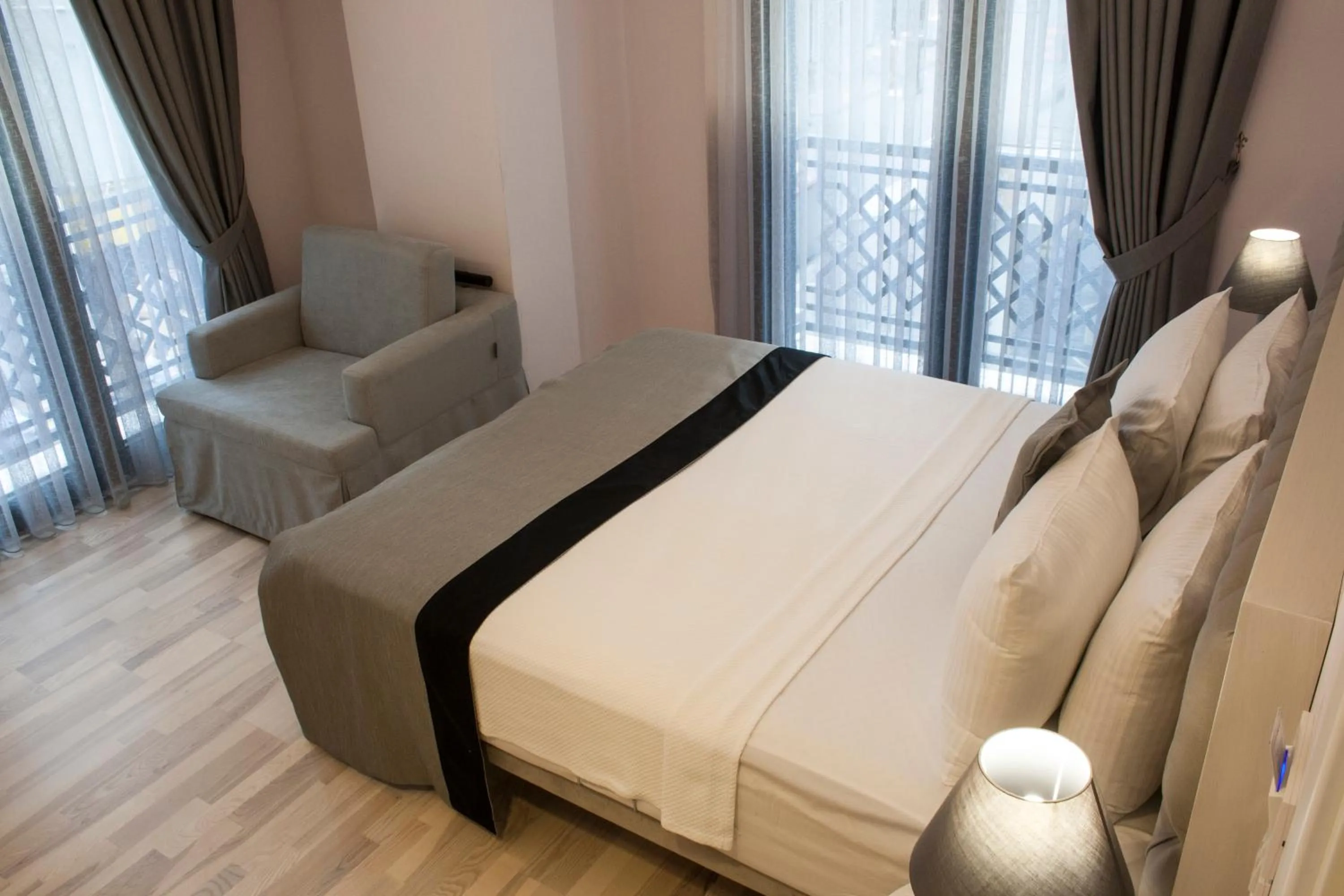 Photo of the whole room, Bed in Primero Hotel