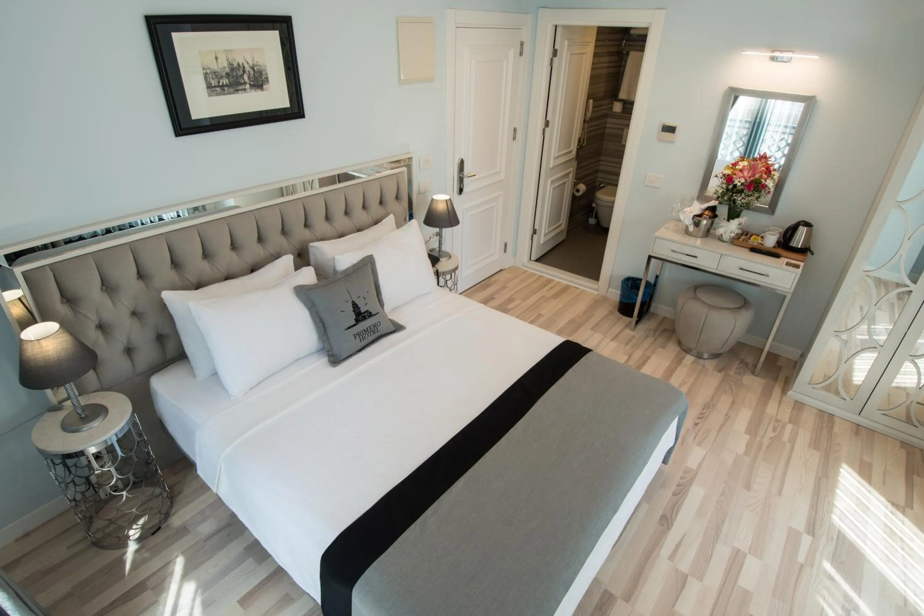 Photo of the whole room, Bed in Primero Hotel