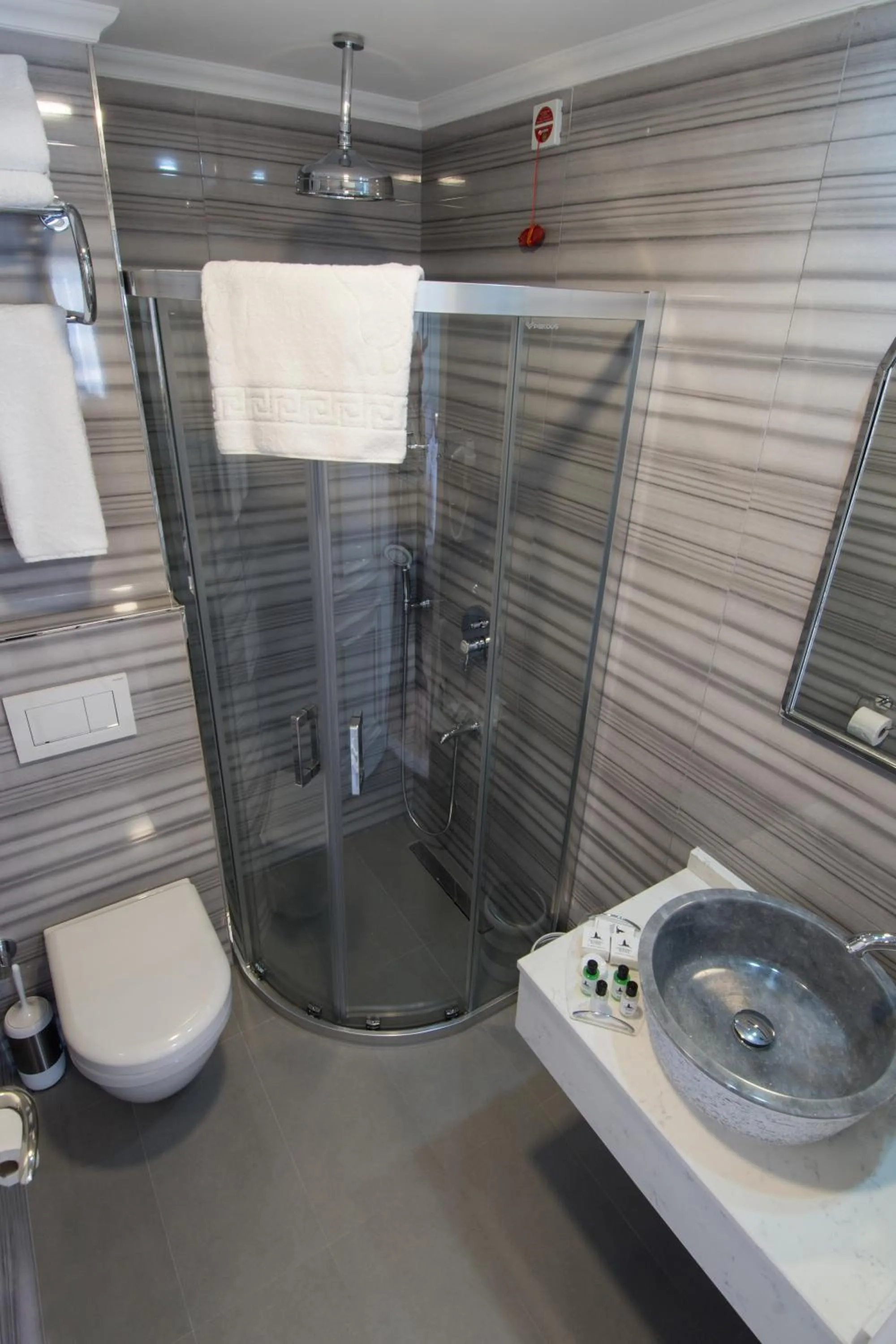 Bathroom in Primero Hotel