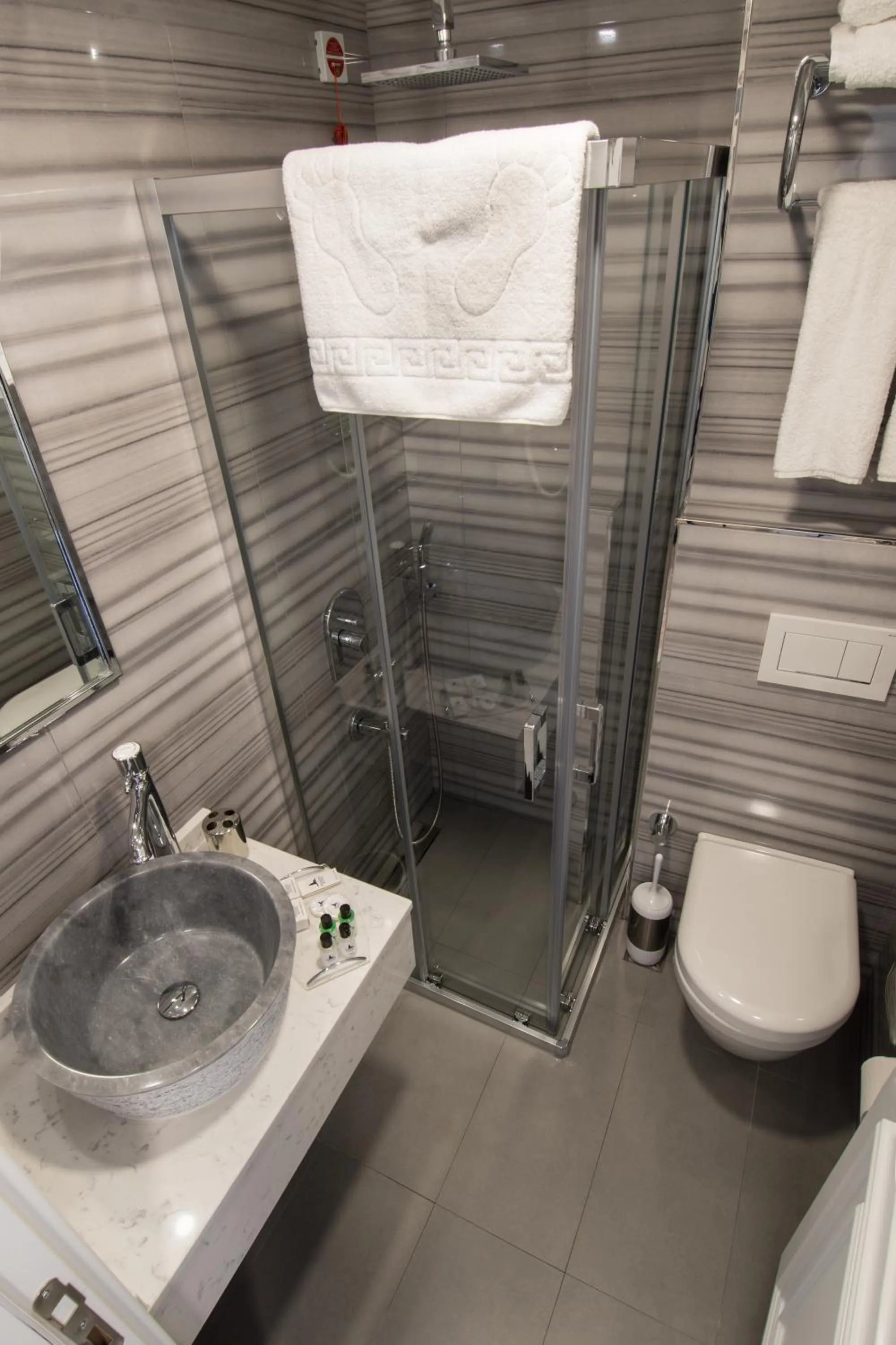 Bathroom in Primero Hotel