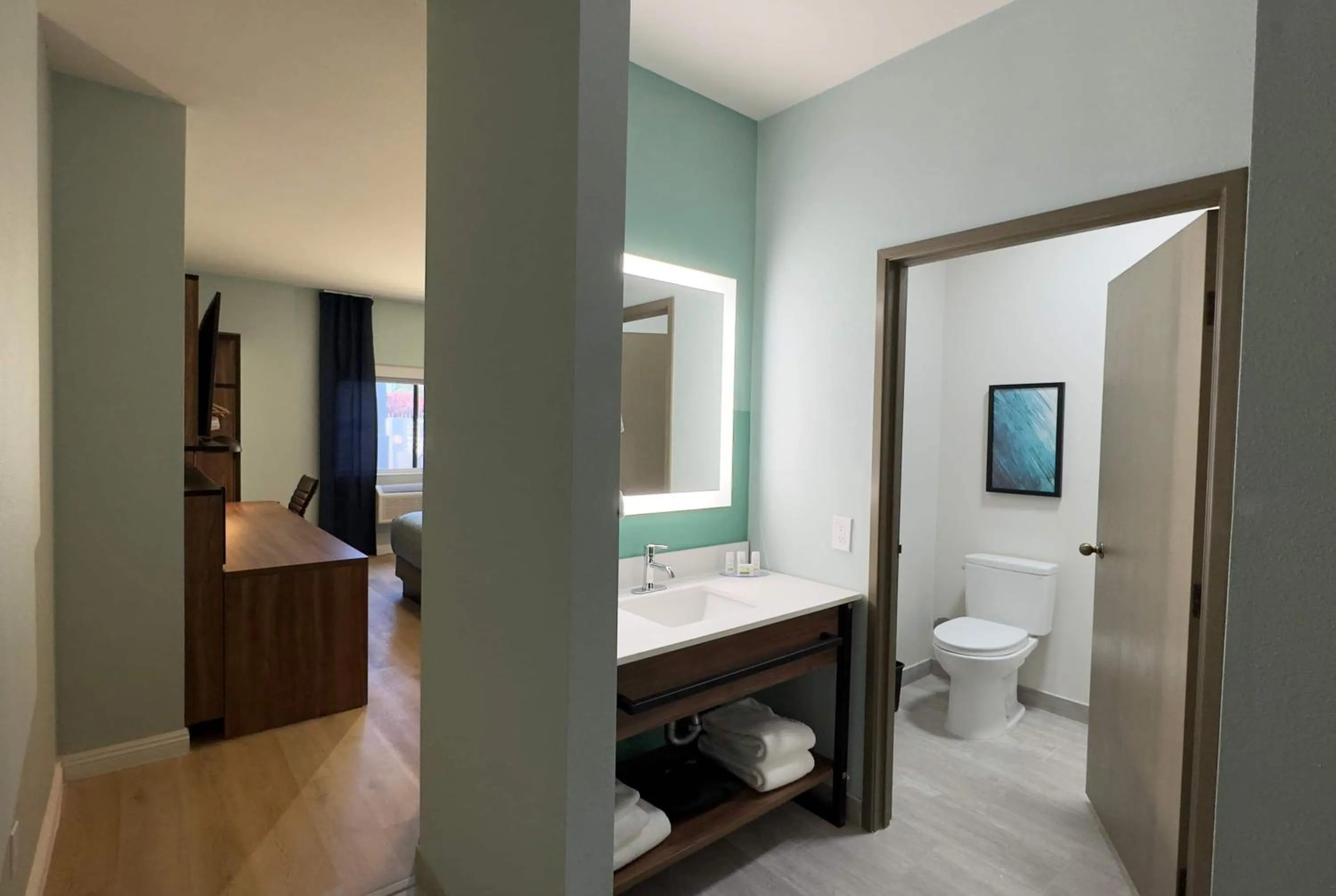 Photo of the whole room in Wingate by Wyndham Farmington NM