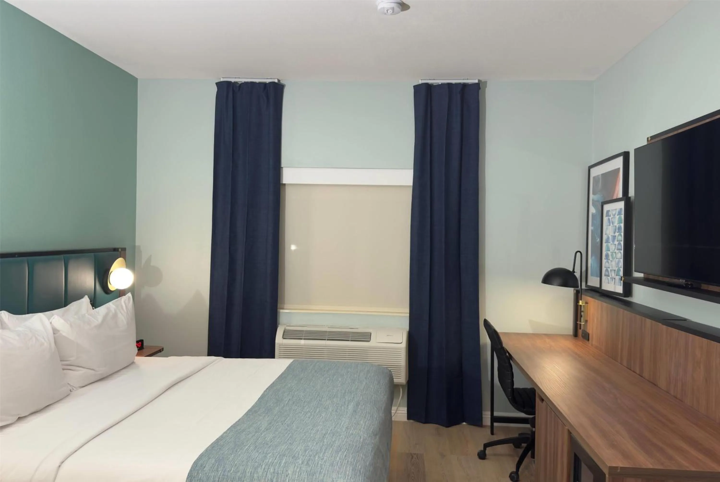 Photo of the whole room, Bed in Wingate by Wyndham Farmington NM