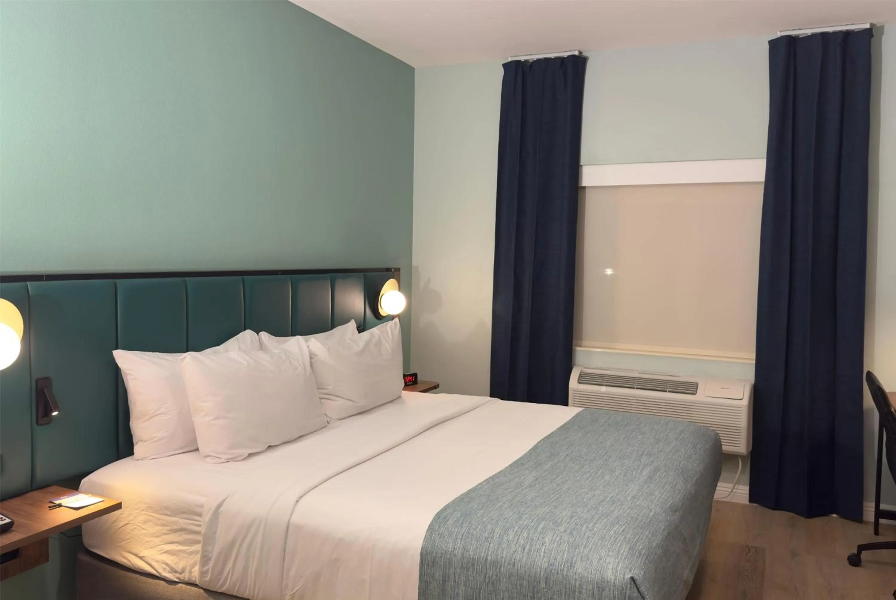 Photo of the whole room, Bed in Wingate by Wyndham Farmington NM