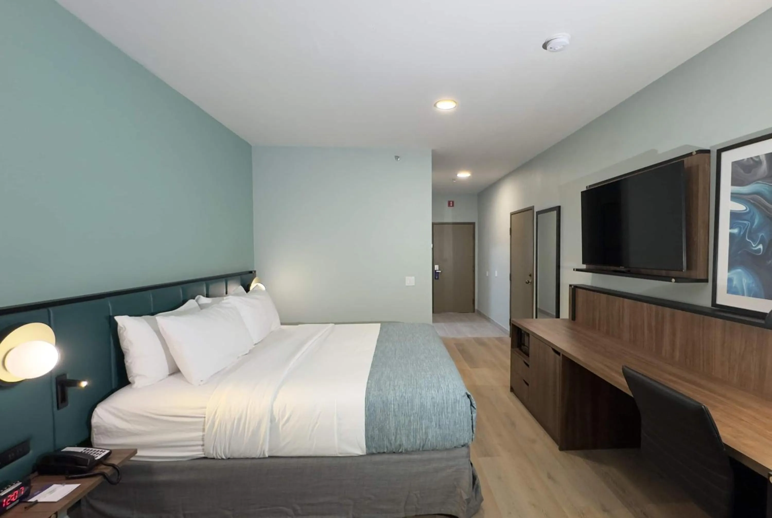 Photo of the whole room, Bed in Wingate by Wyndham Farmington NM