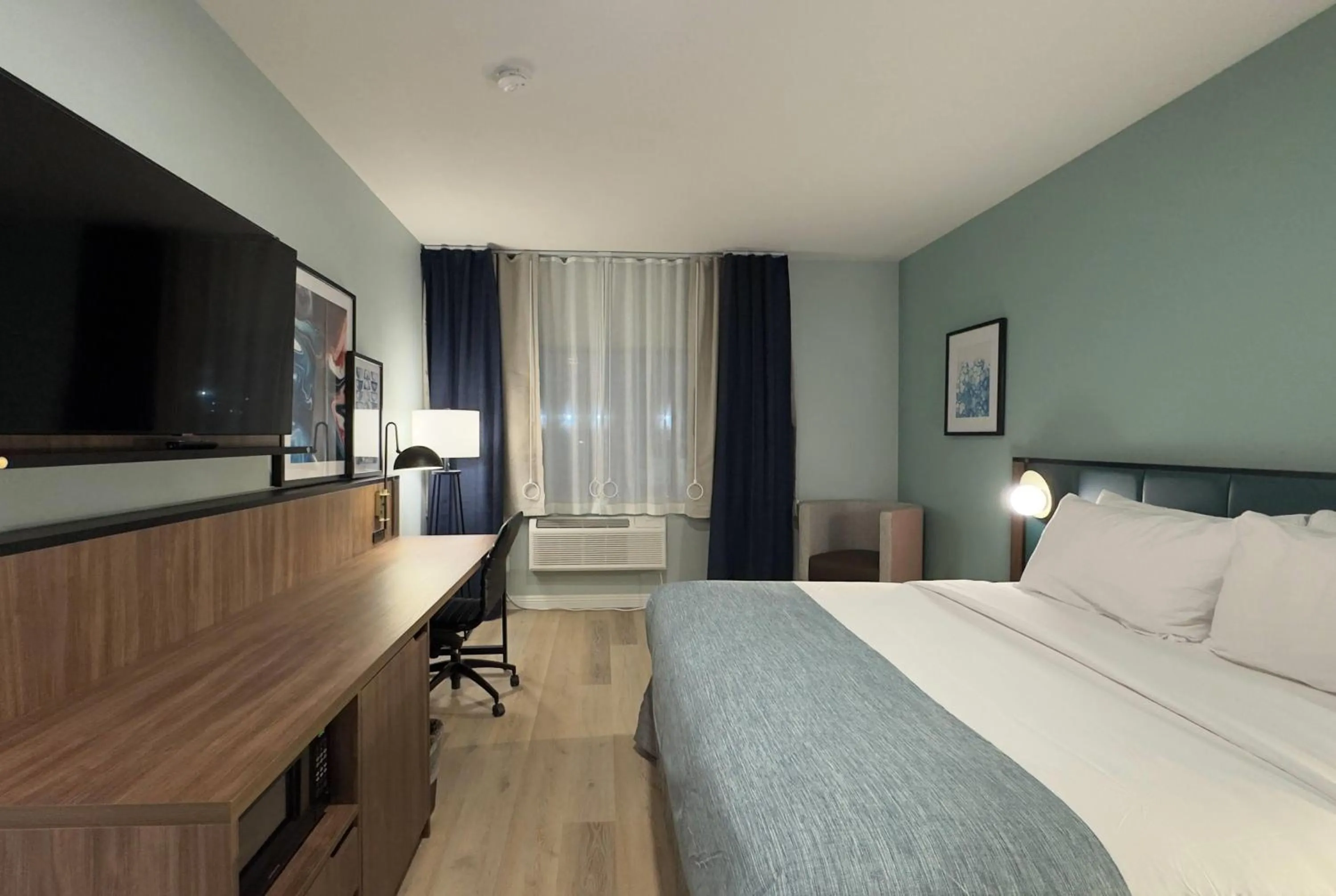 Photo of the whole room, Bed in Wingate by Wyndham Farmington NM