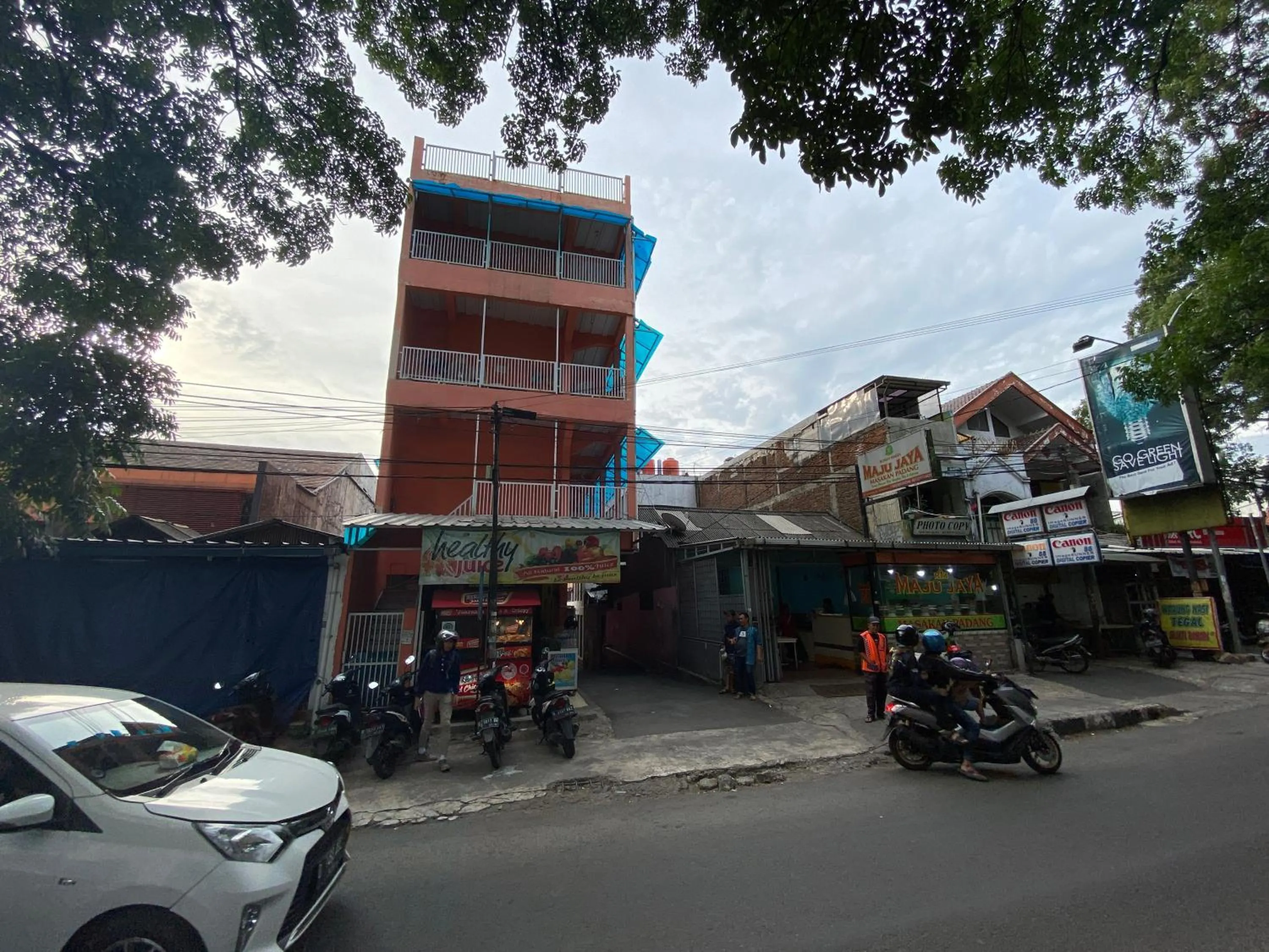 Facade/entrance in OYO 2562 Pondok Tajlibu Syifa Syariah