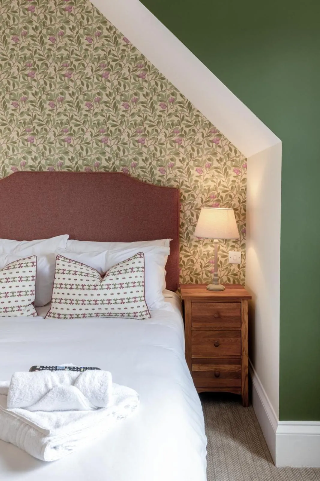 Bedroom, Bed in The Richard Onslow