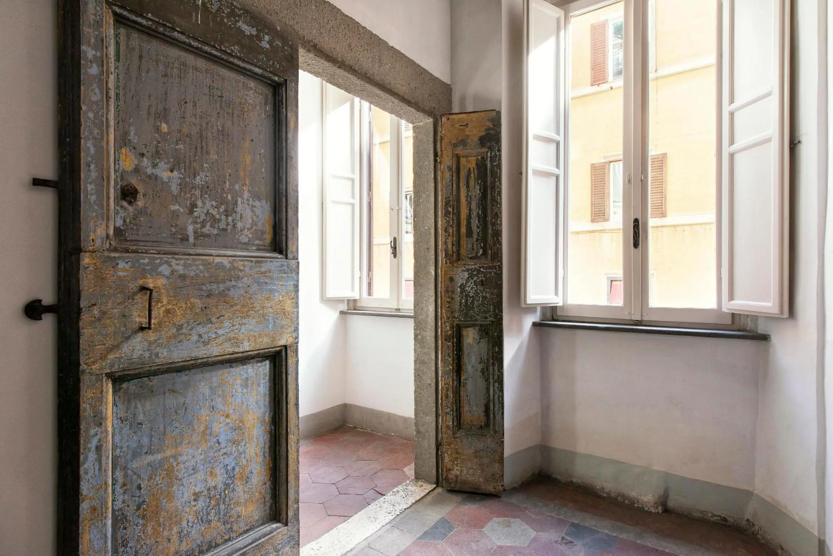 Facade/entrance in Canova Rooms in Spanish Steps