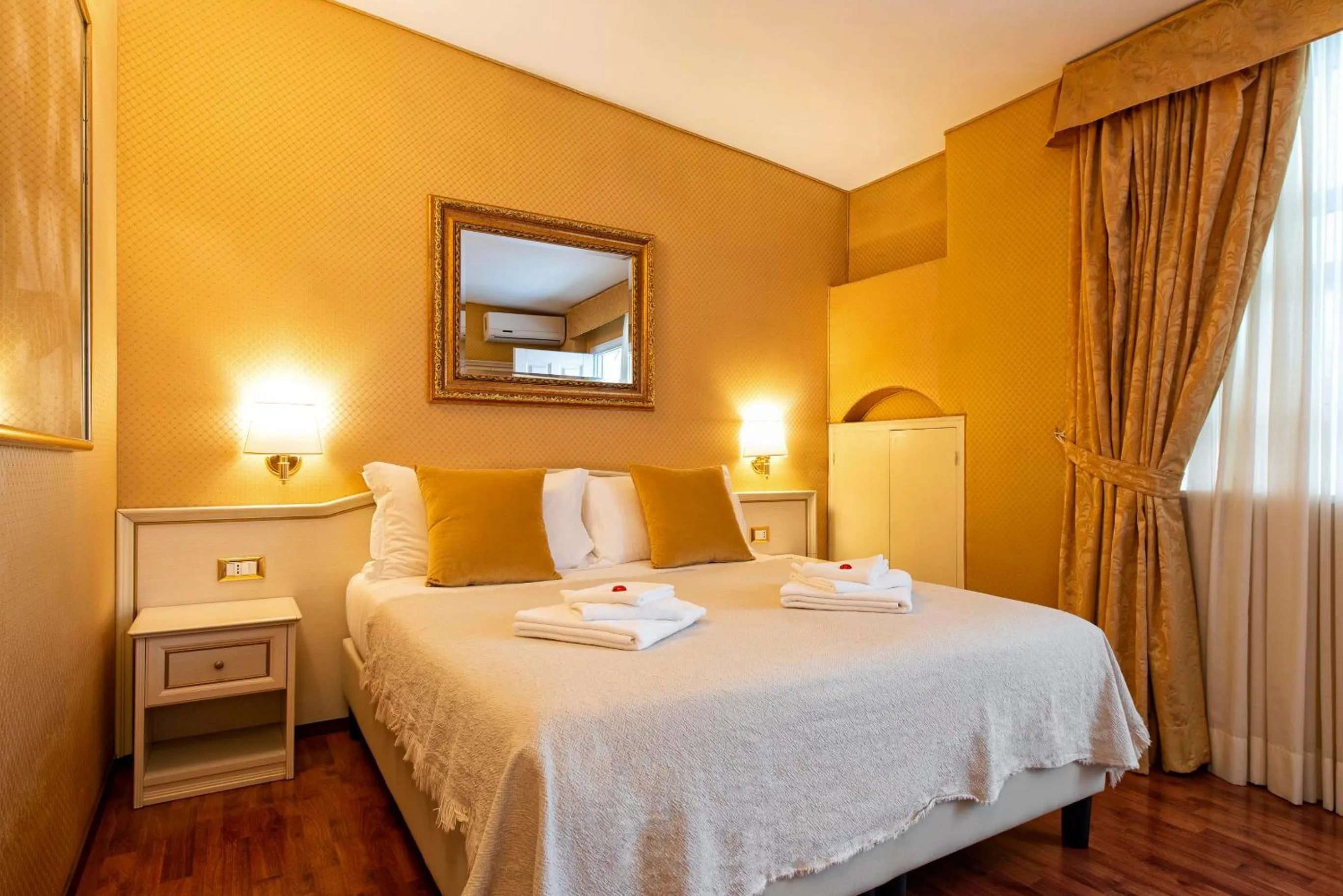 Bedroom, Bed in Canova Rooms in Spanish Steps